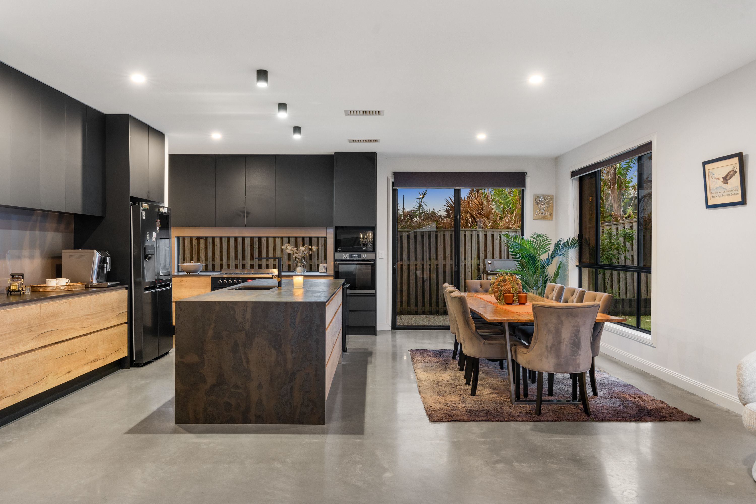 23 Mebbin Street — photo 3 of 30