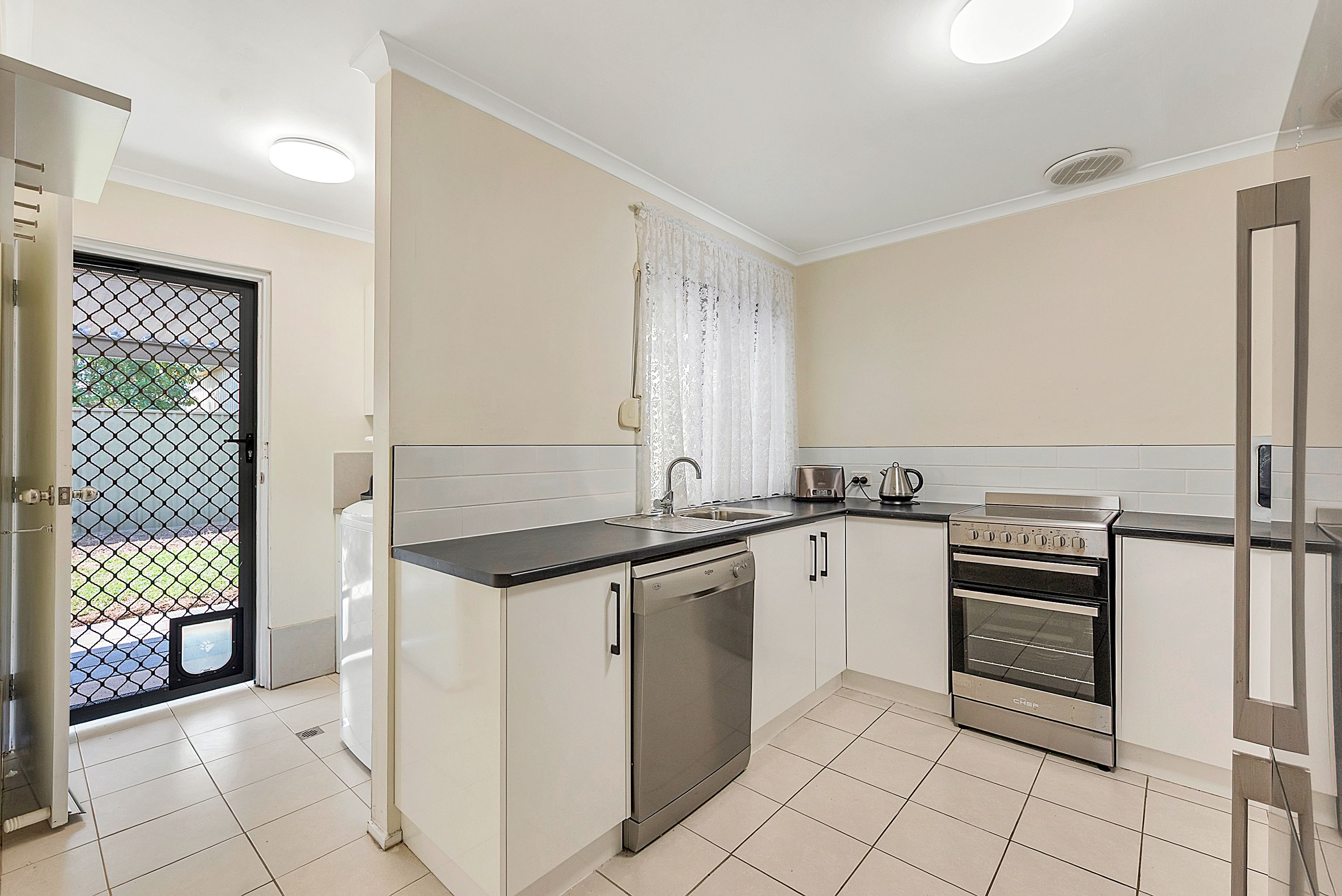 3/4-6 Clapton Drive — photo 4 of 11