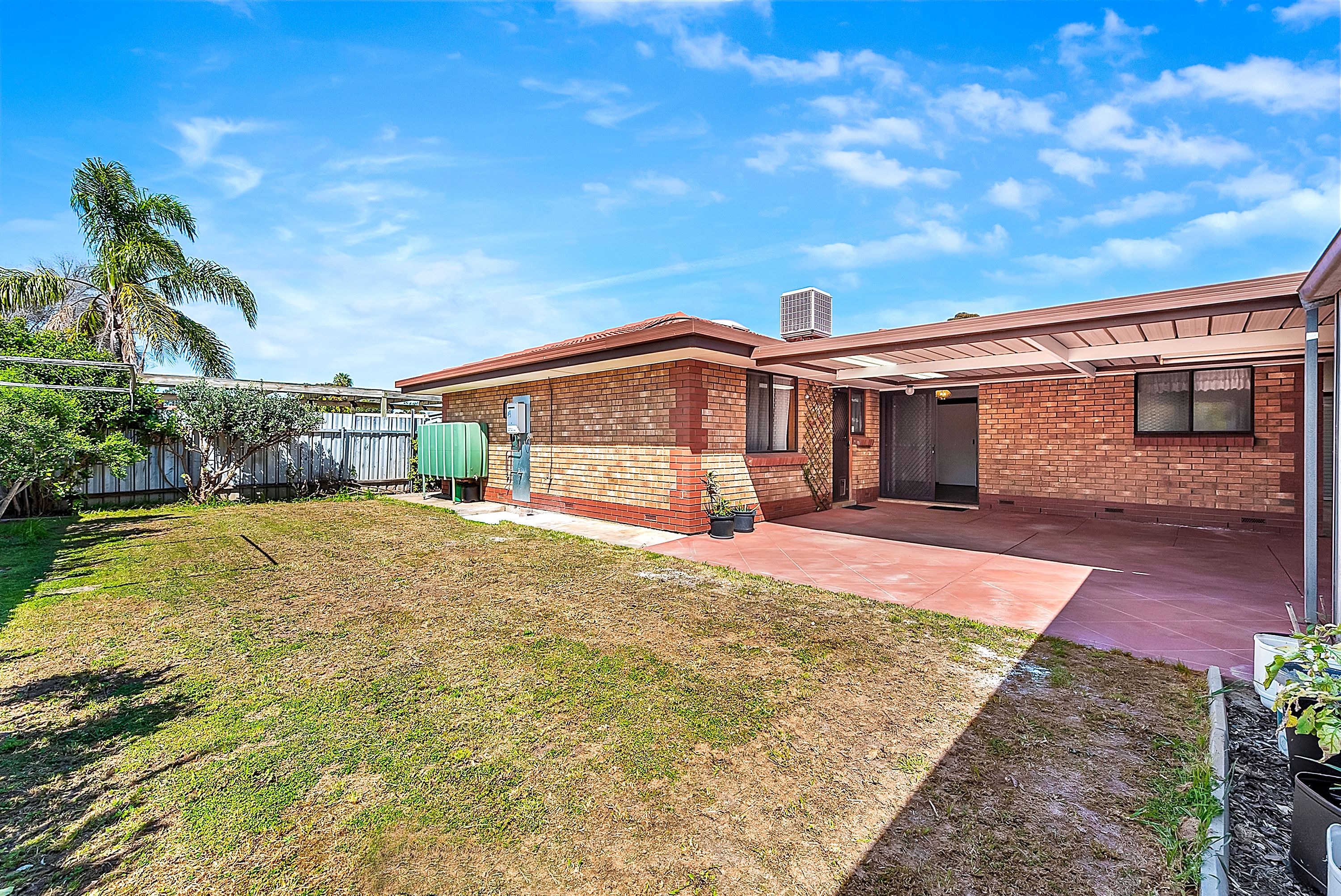 15 Bogota Crescent — photo 9 of 13