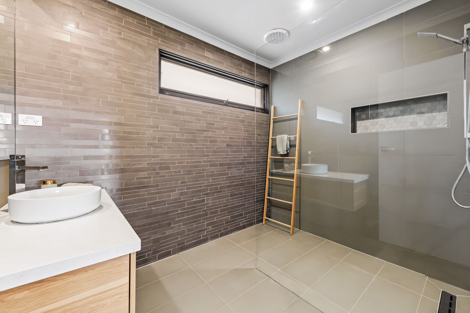 125 Albany Drive — photo 13 of 16