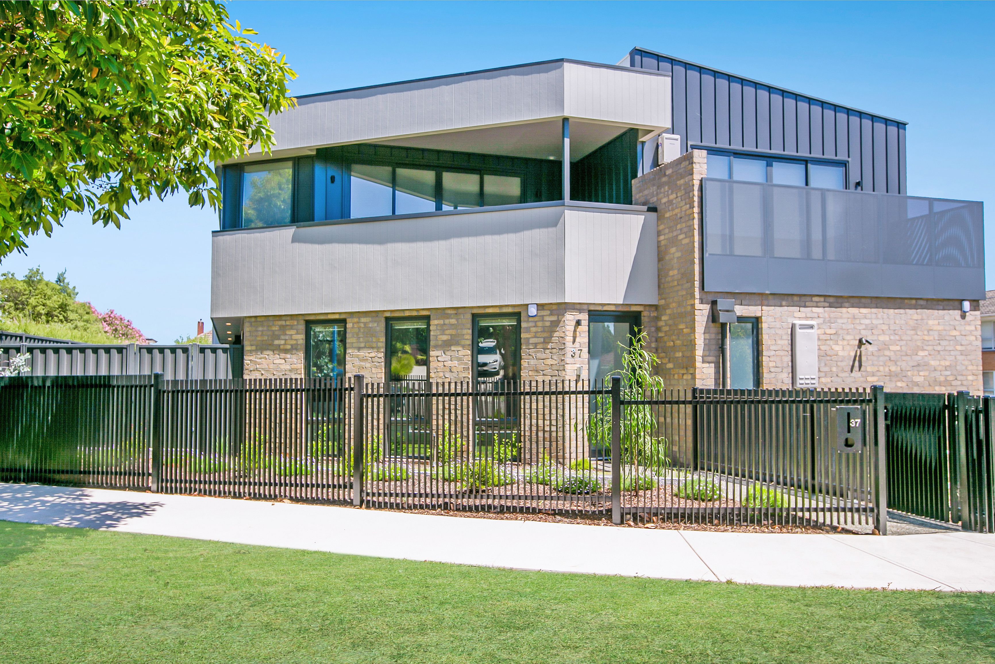 24 McEwan Road, Heidelberg Heights VIC 3081