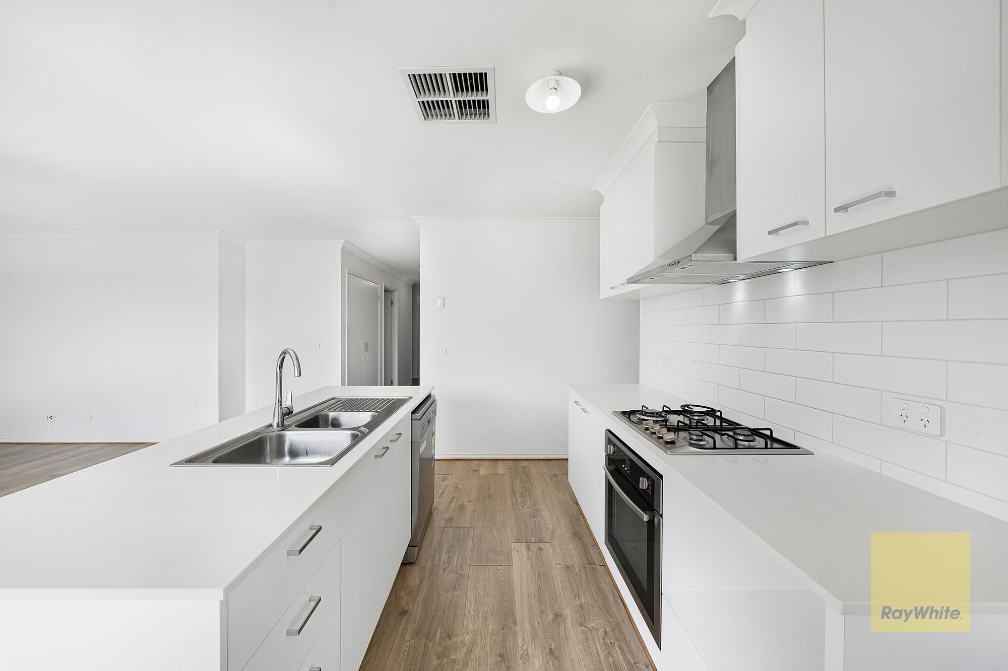 3 Hanson Street, THORNHILL PARK, VIC 3335