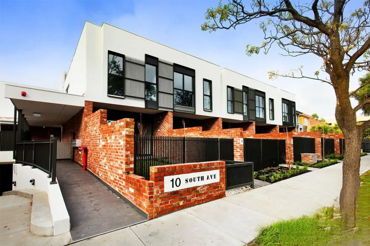 8/10 South Avenue — photo from Ray White Frankston