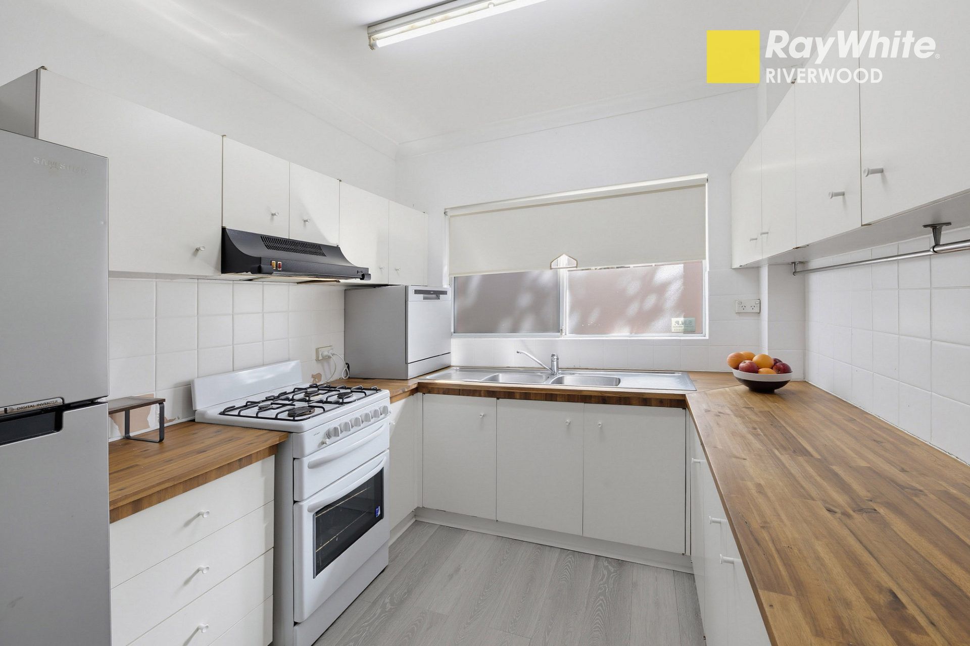 3/77 Woniora Road — photo 4 of 8