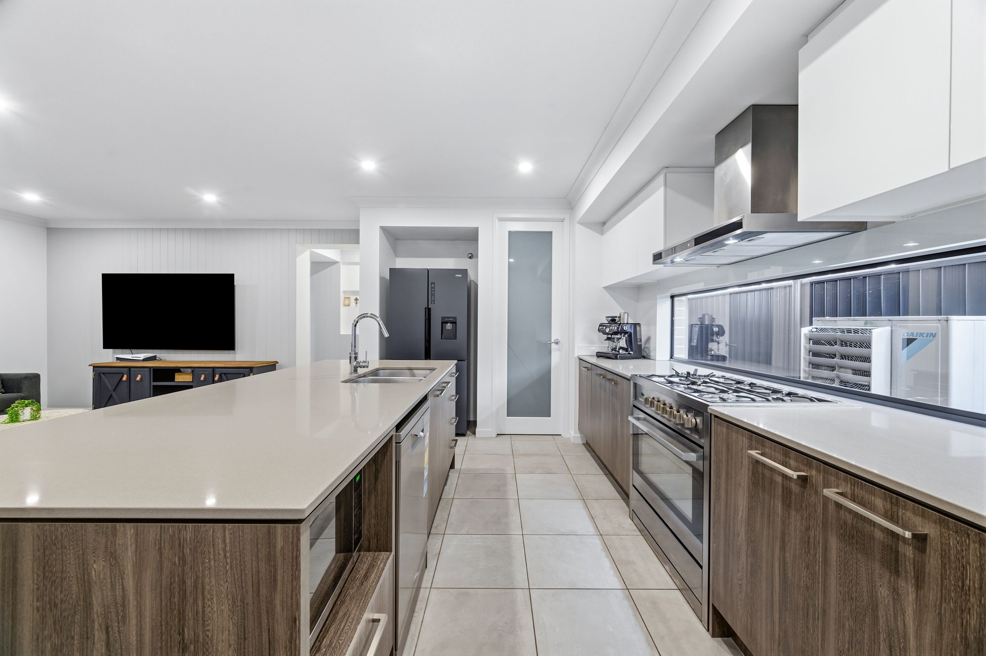 14 klippel Street — photo 8 of 18