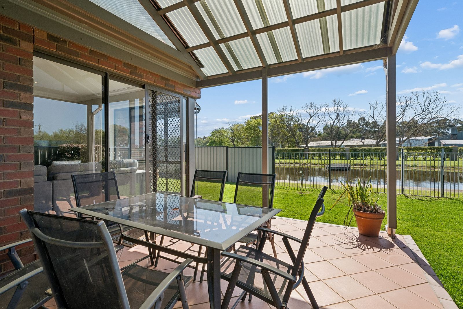 2/1 Racecourse Road — photo 16 of 22