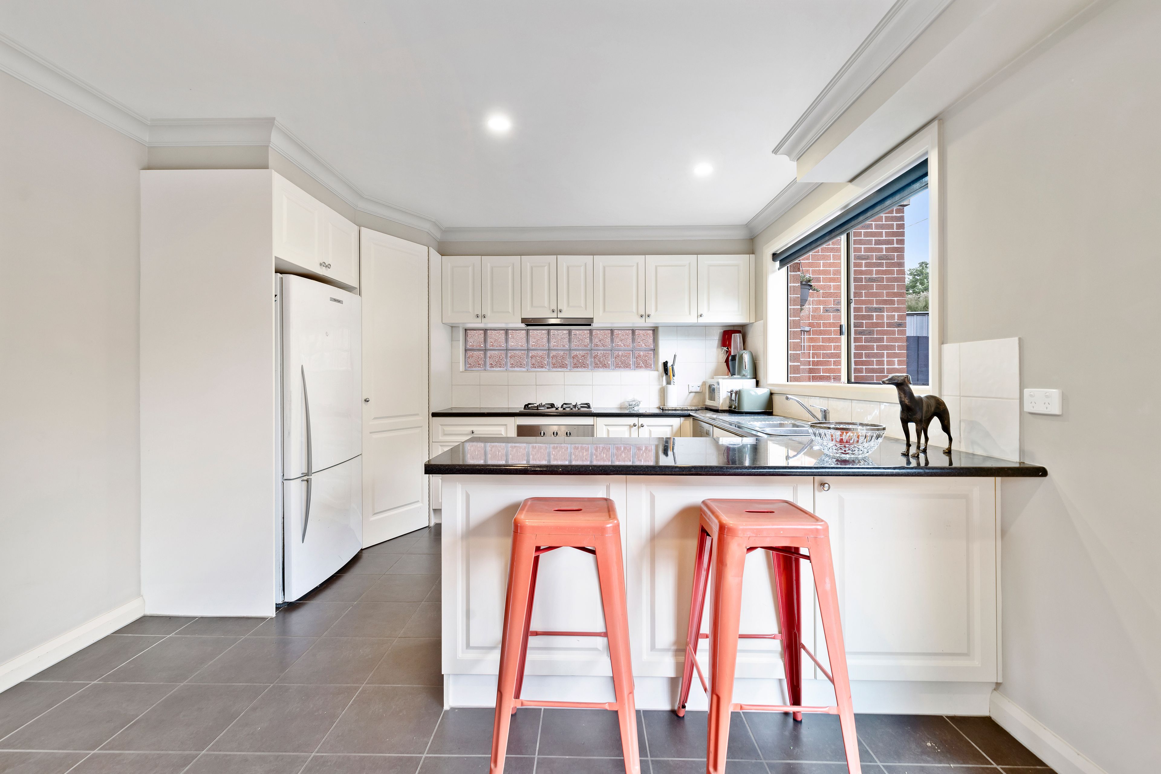 2/15 Stonehaven Avenue — photo 5 of 18