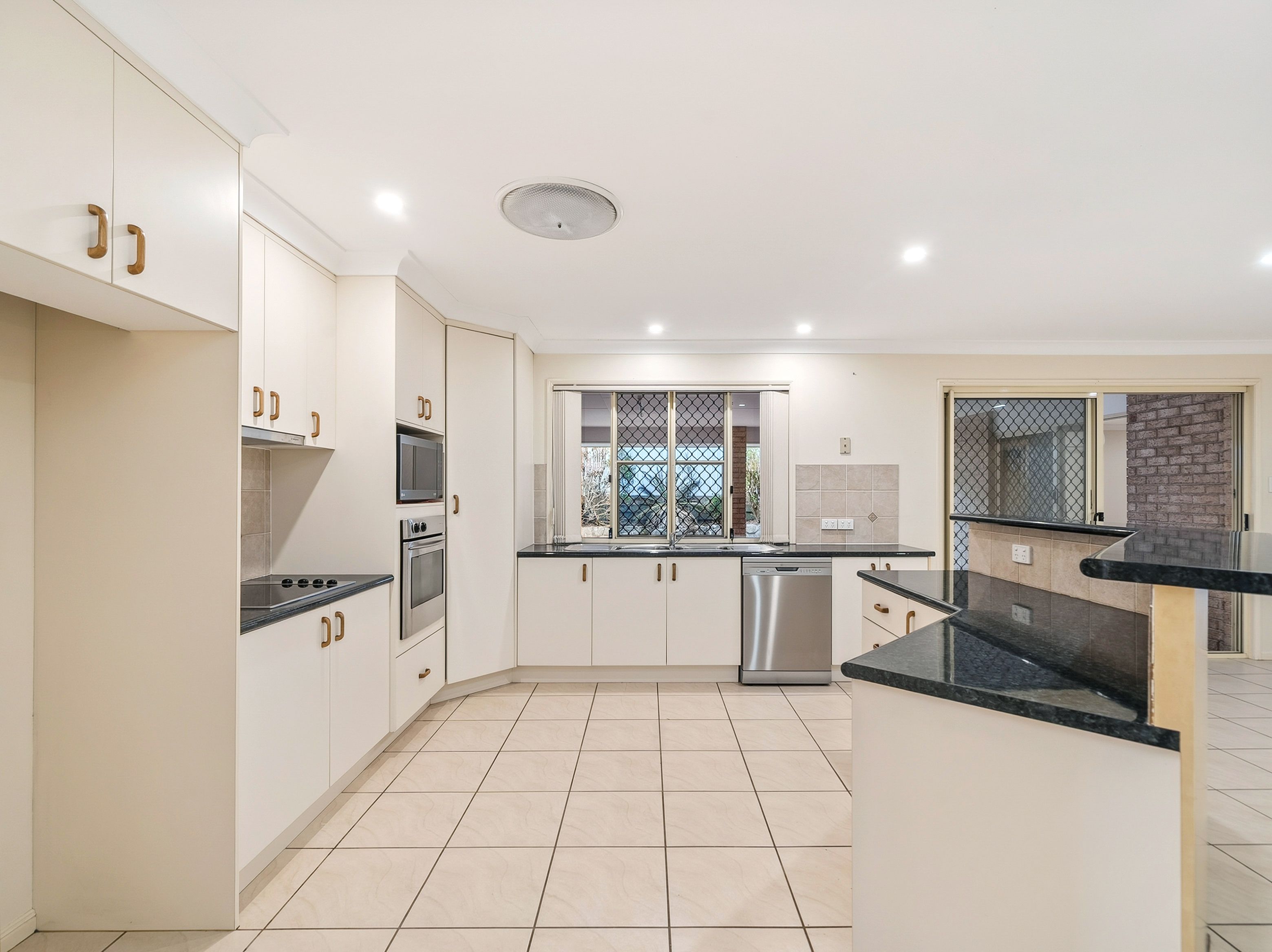 6 Chilton Crescent — photo 3 of 20