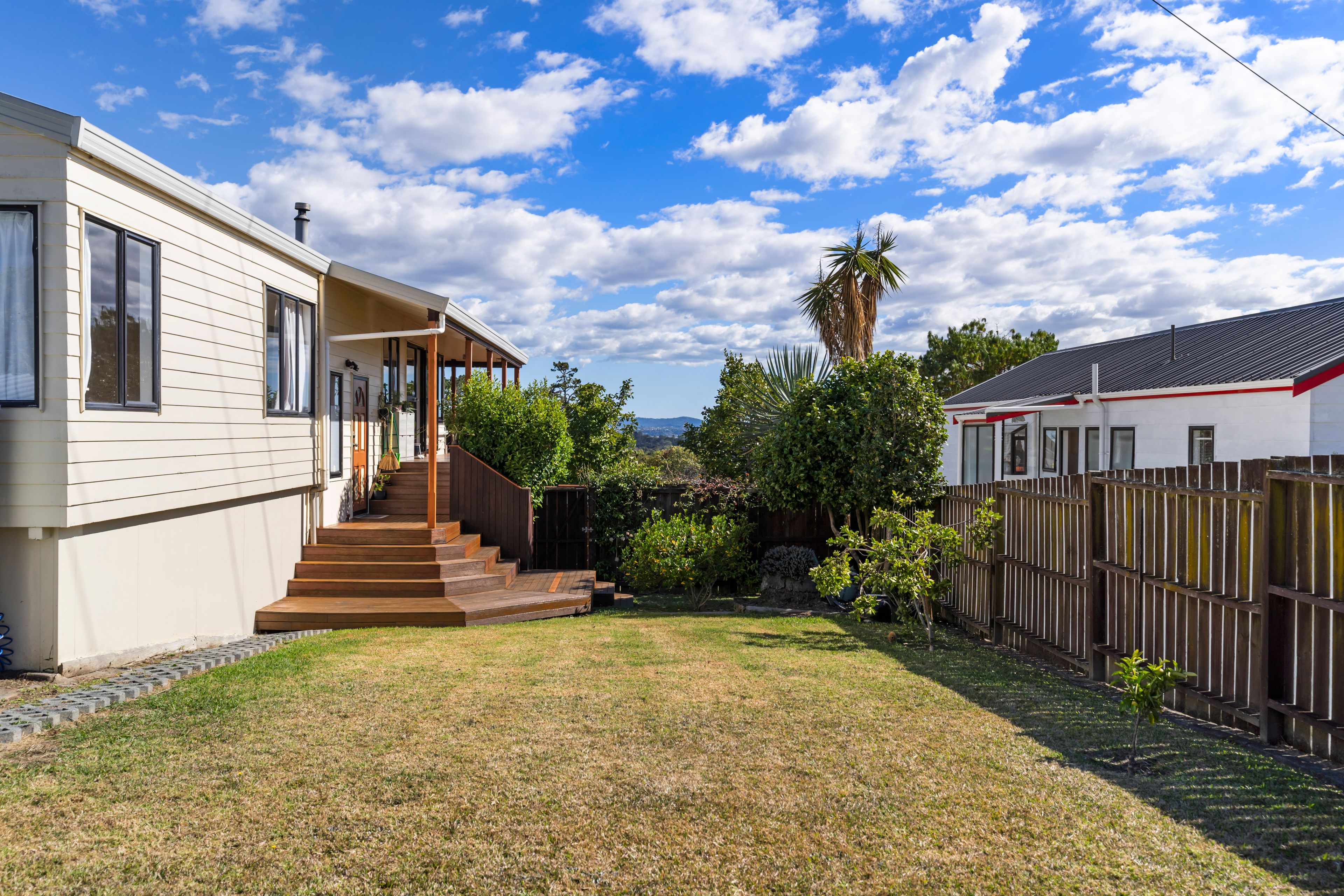 17 Hale Crescent, Bayview, North Shore City