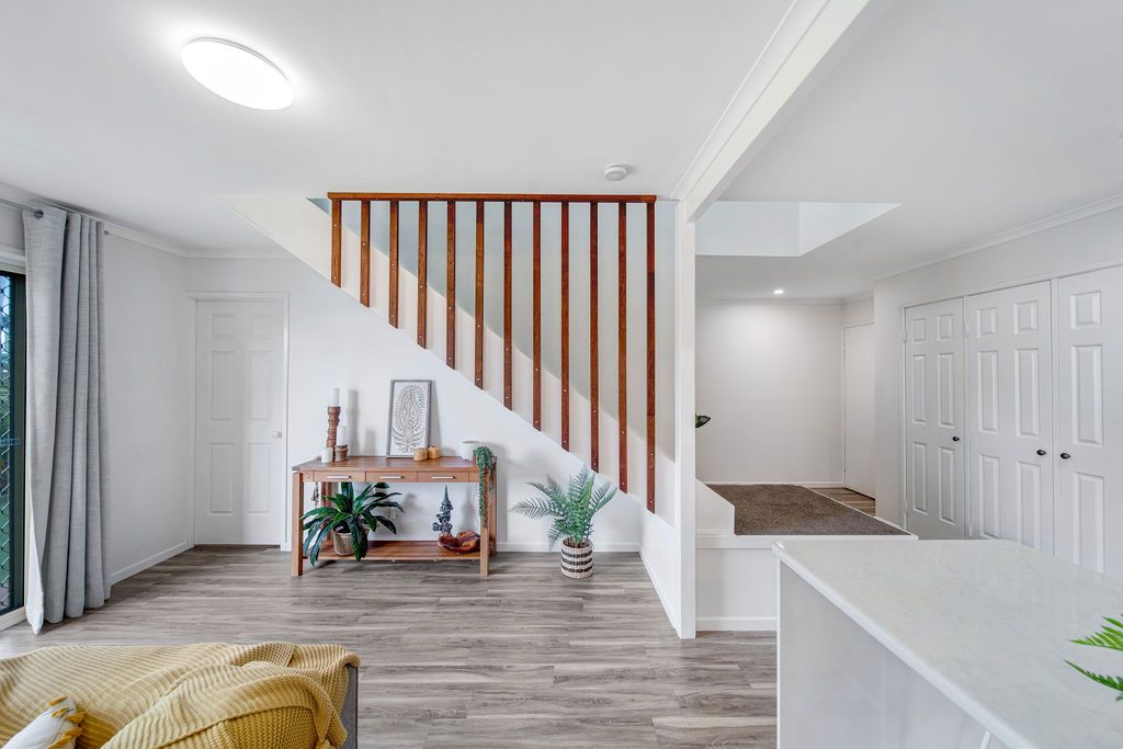 2/69 Anzac Avenue — photo 4 of 17