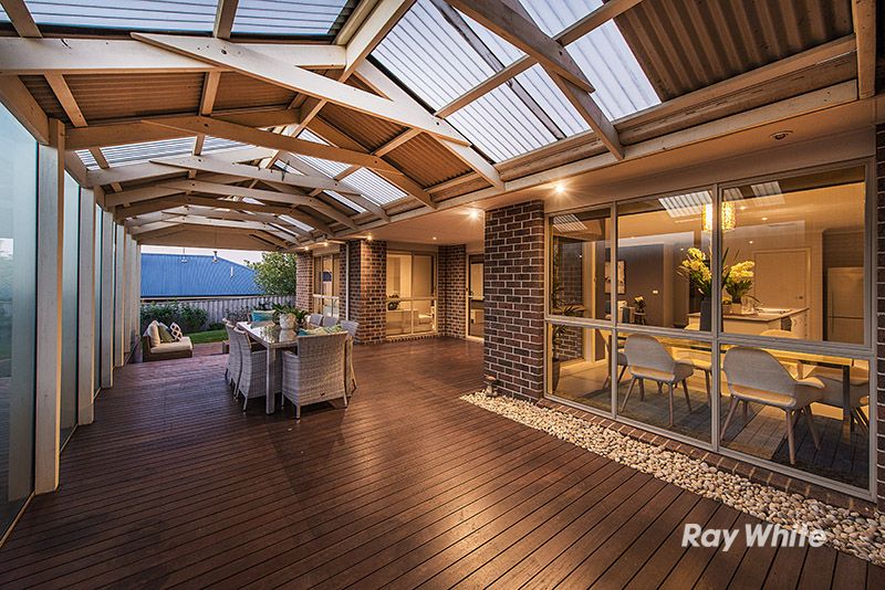 4 Ferndown Drive, Cranbourne VIC 3977