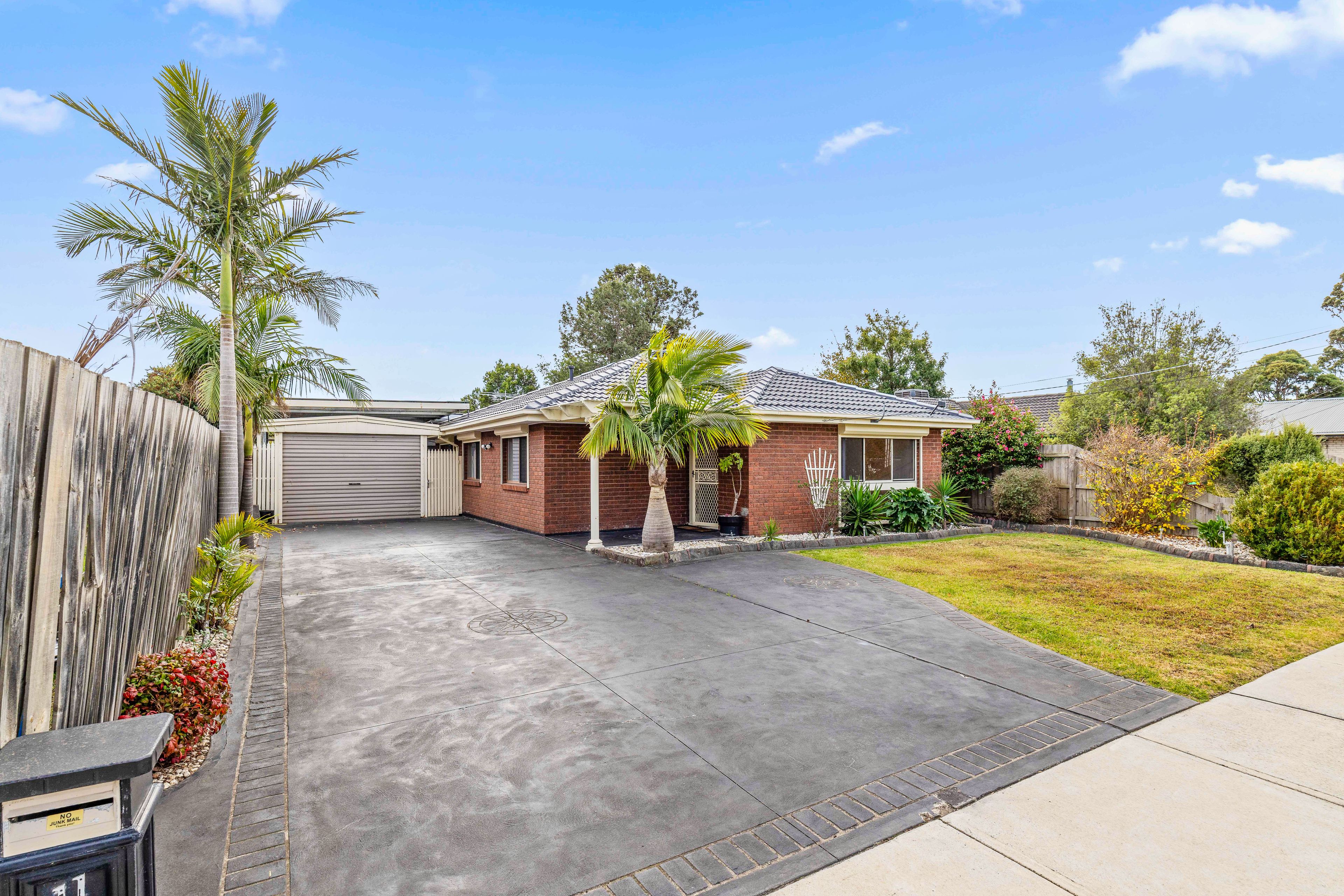 11 Clairmont Avenue, Cranbourne VIC 3977