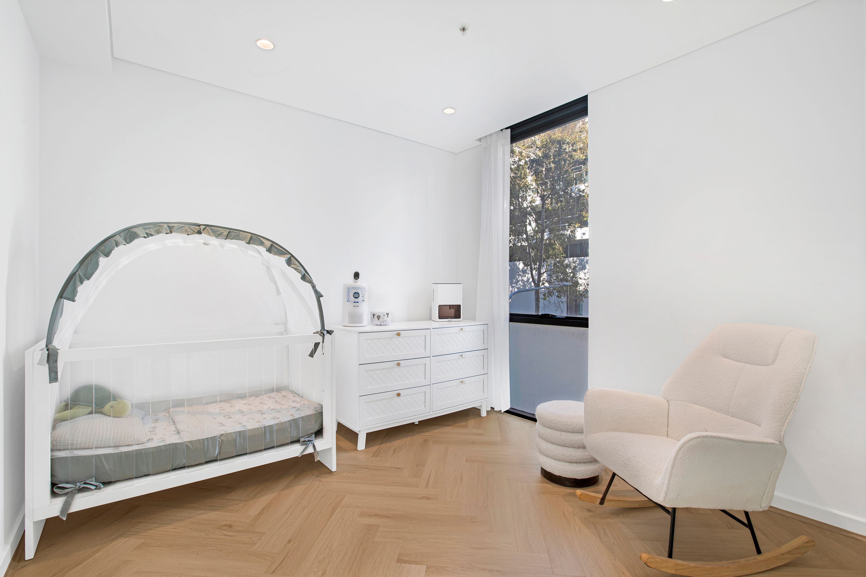 210/22 John Street — photo 8 of 12