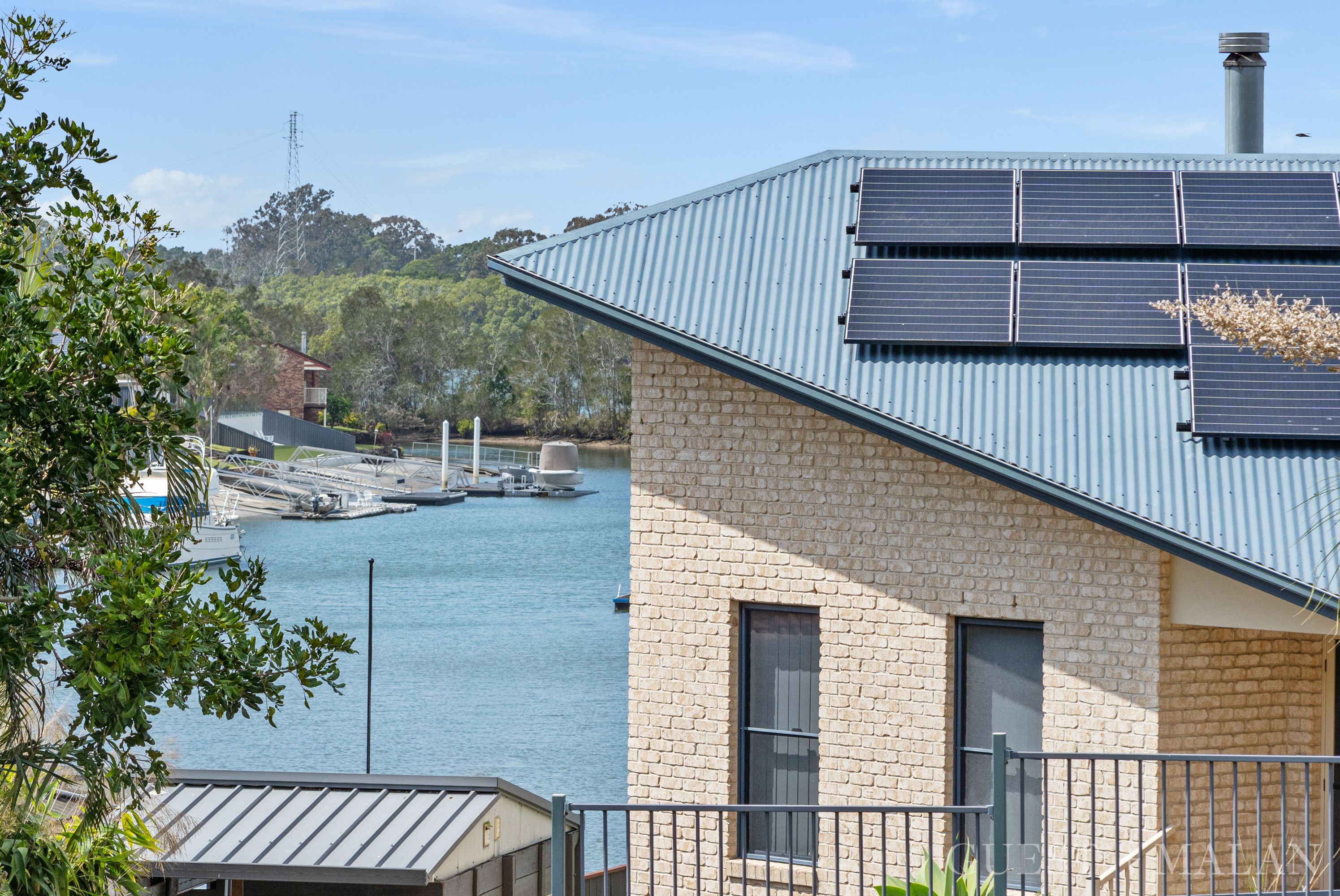 1/51 Mariners Crescent — photo 2 of 21