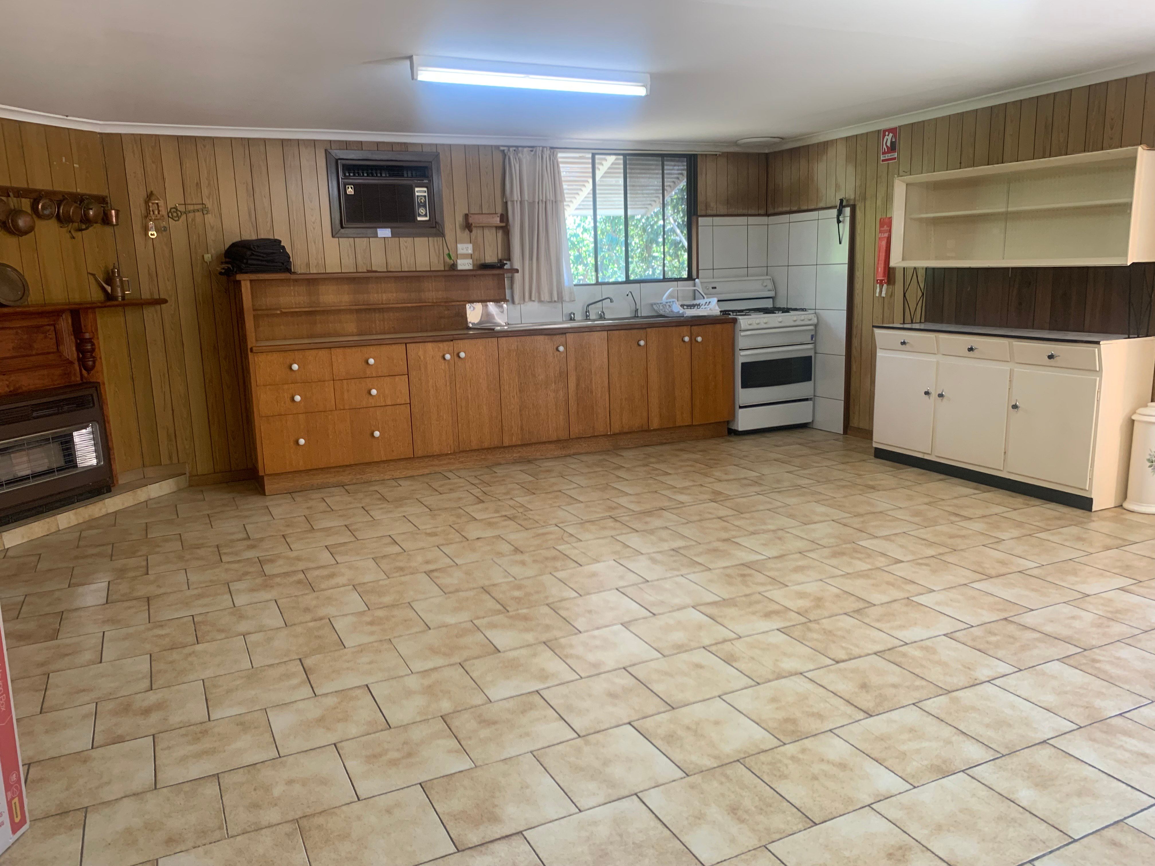29 Eton Avenue — photo 8 of 10