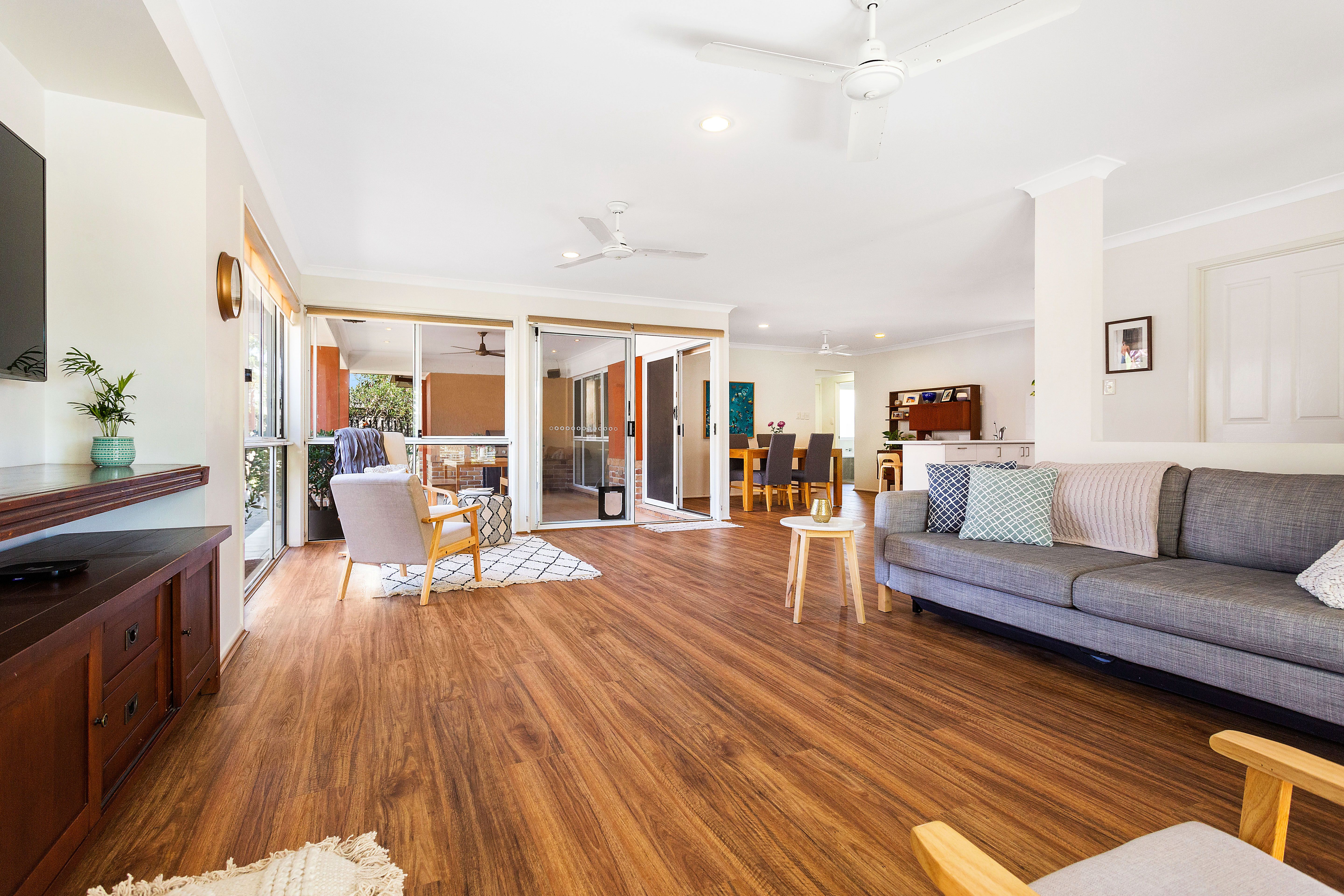 8 Rainbird Close, Burleigh Waters QLD 4220
