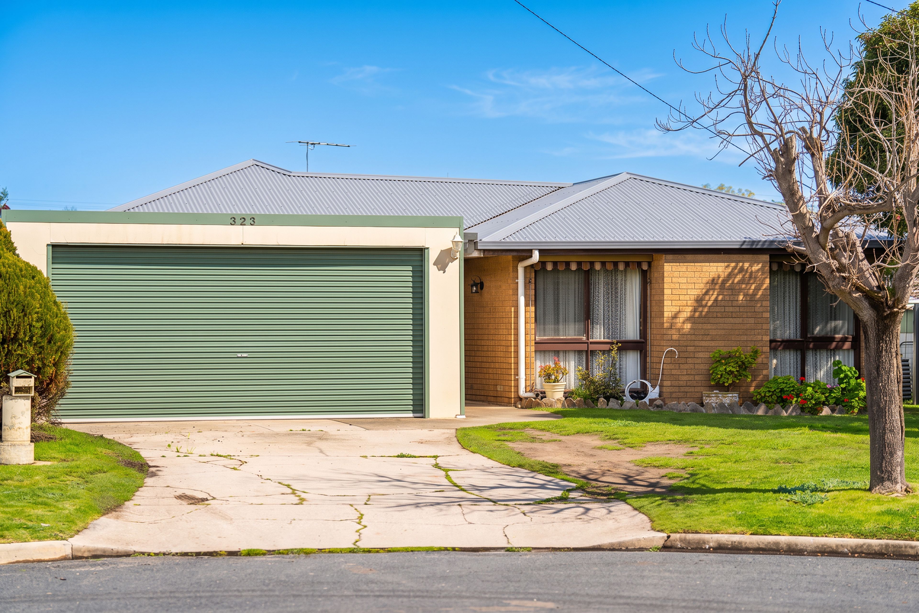 323 Mark Crescent — photo from Ray White Albury North