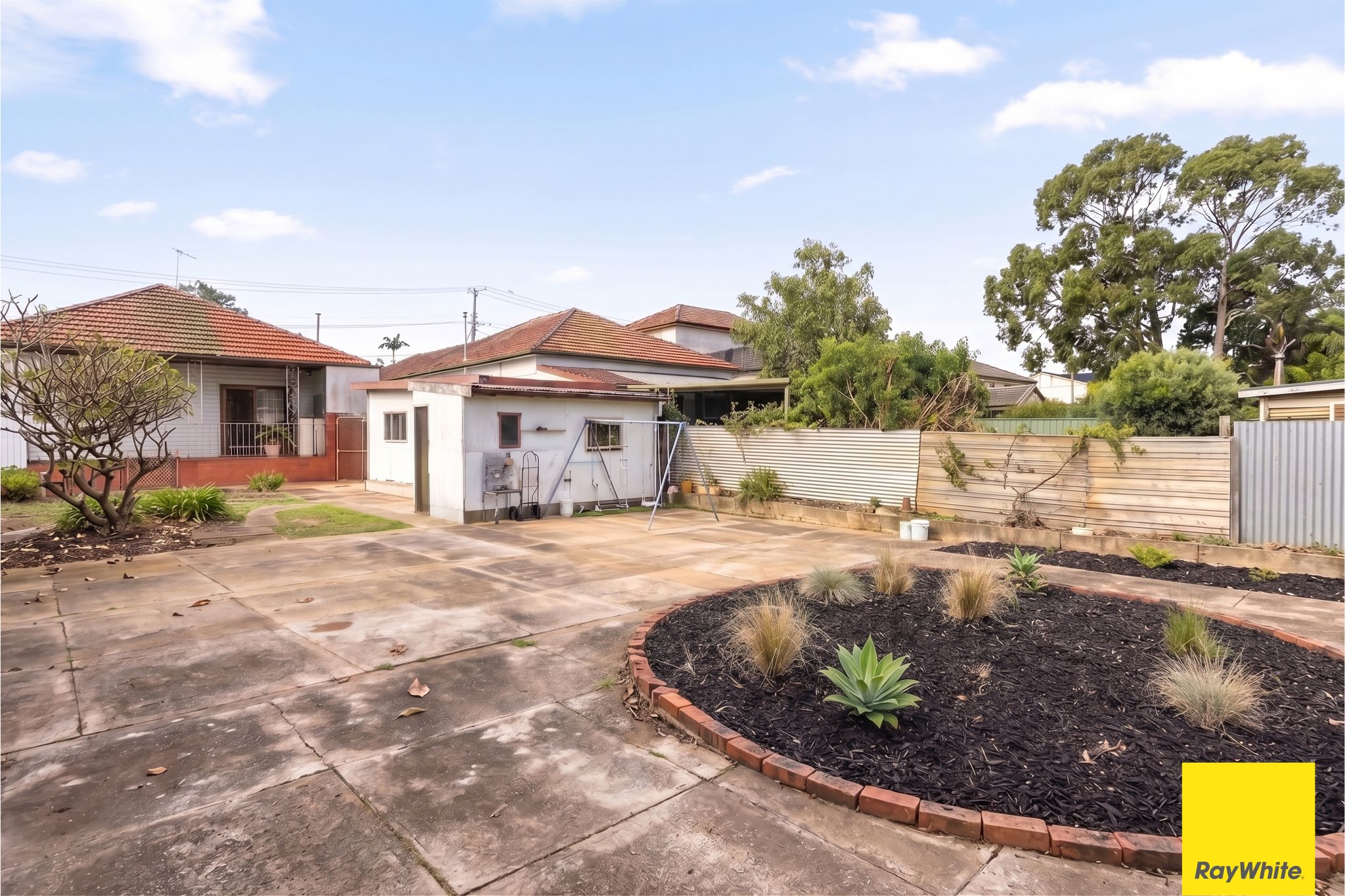 39 Yanderra Street — photo 9 of 12