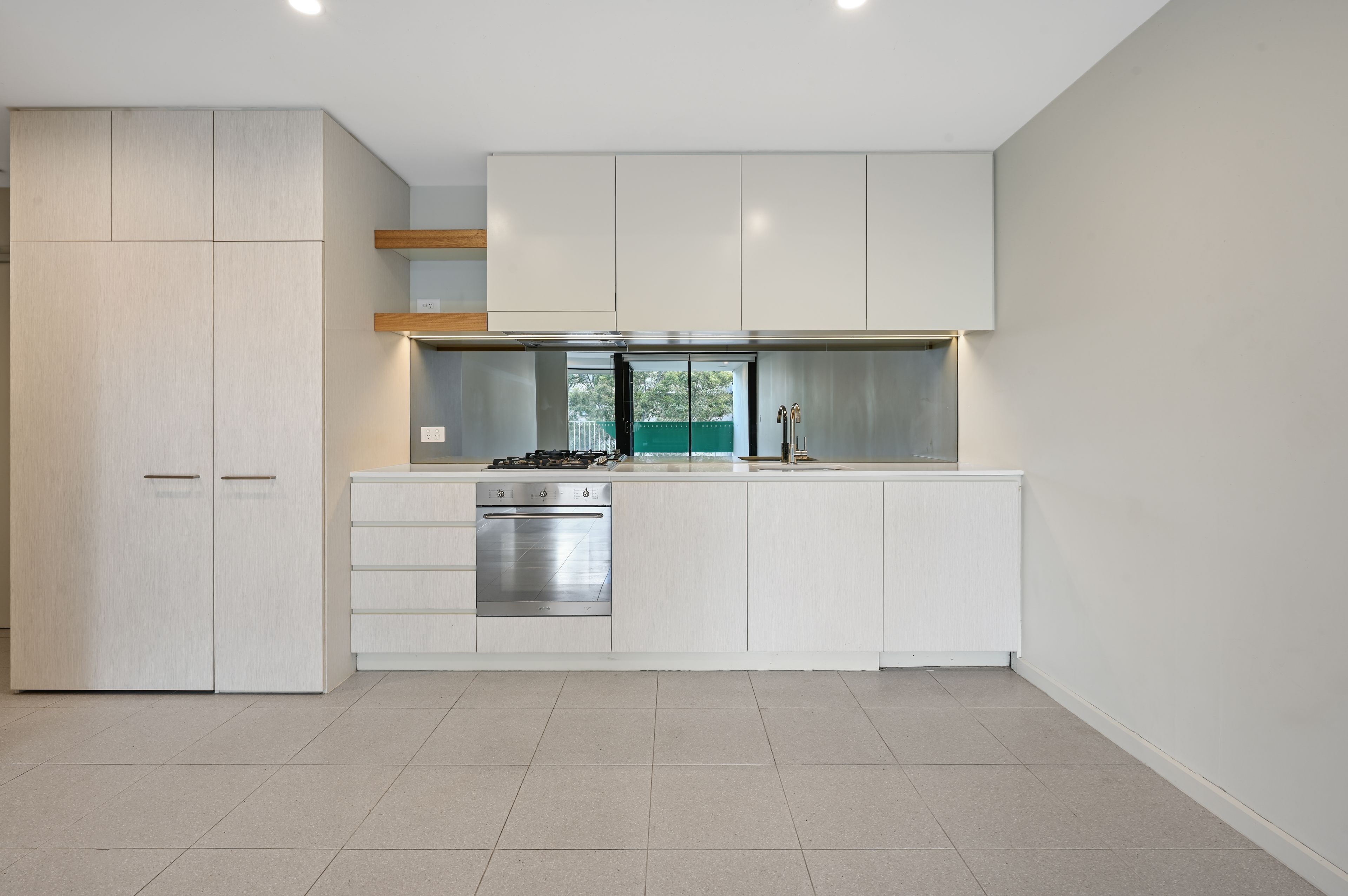 502/8 Princess Street — photo 3 of 8