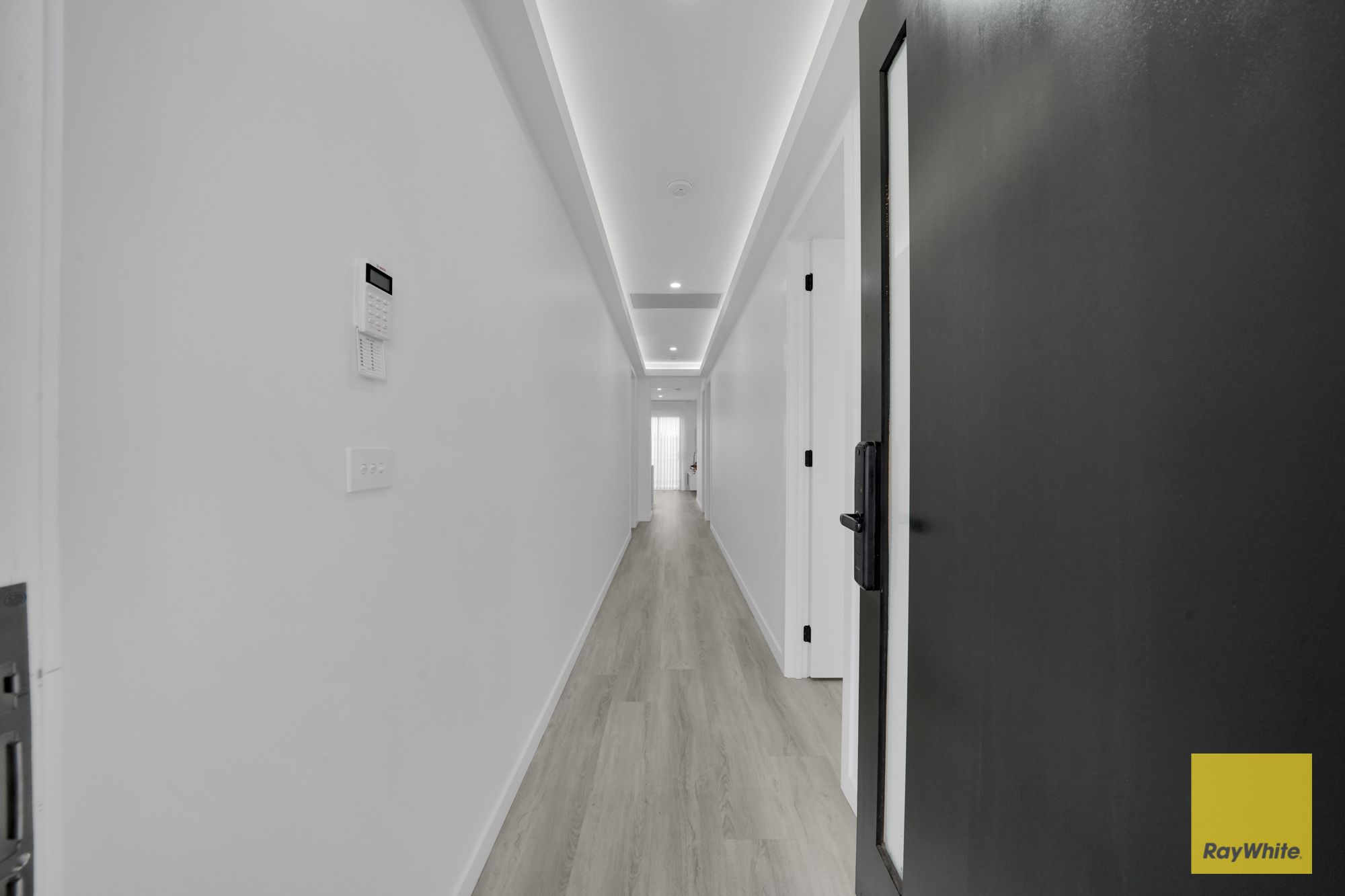 19 Goodwin Street, THORNHILL PARK, VIC 3335