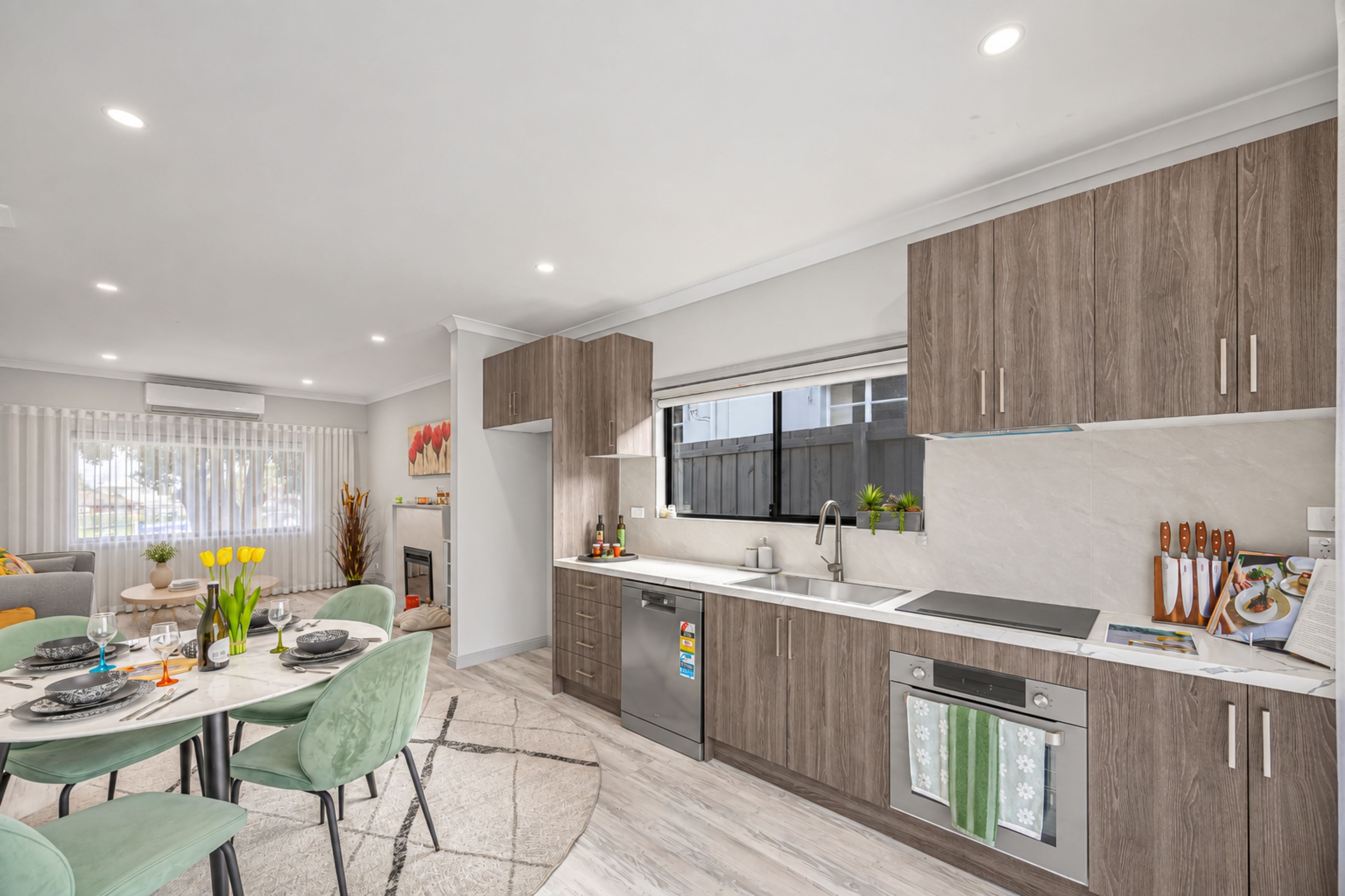 215 Dundas Street — photo 3 of 15