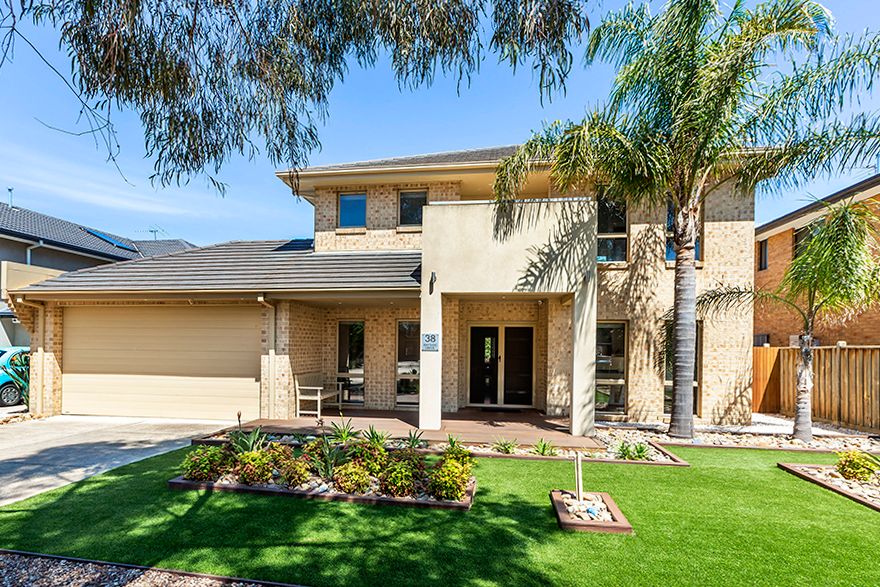 38 Bayside Drive, Sanctuary Lakes VIC 3030