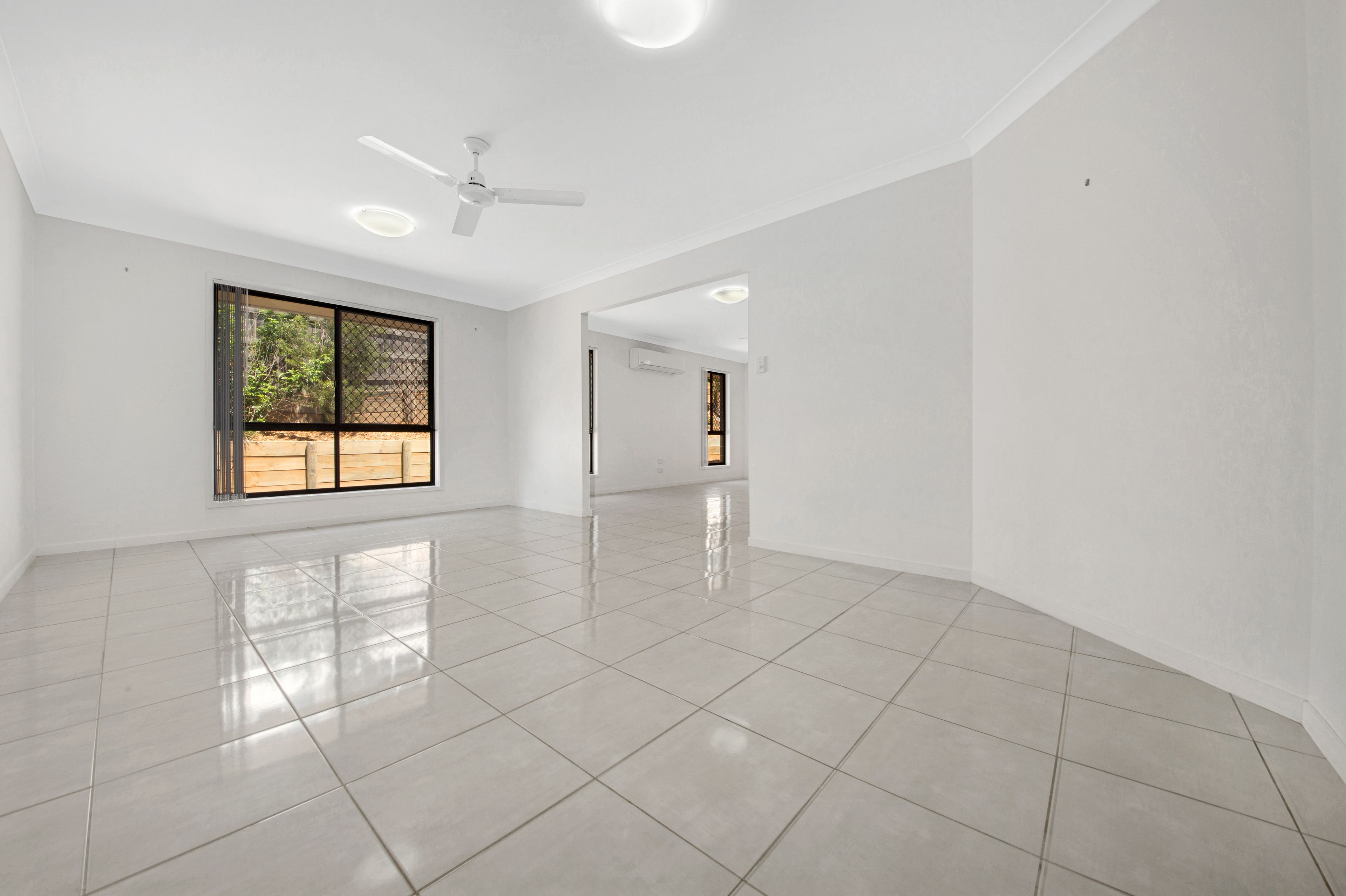 17 Deveney Drive, Kirkwood, QLD 4680