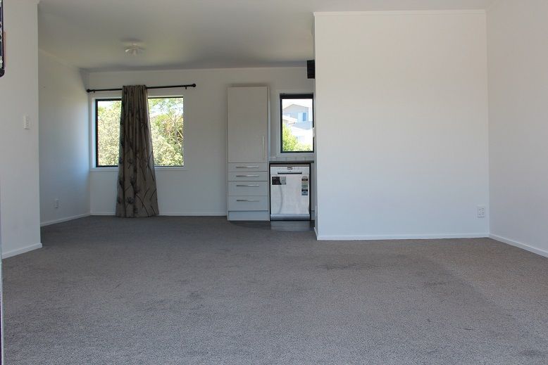 2/5 John Jennings Drive, Oteha, North Shore City