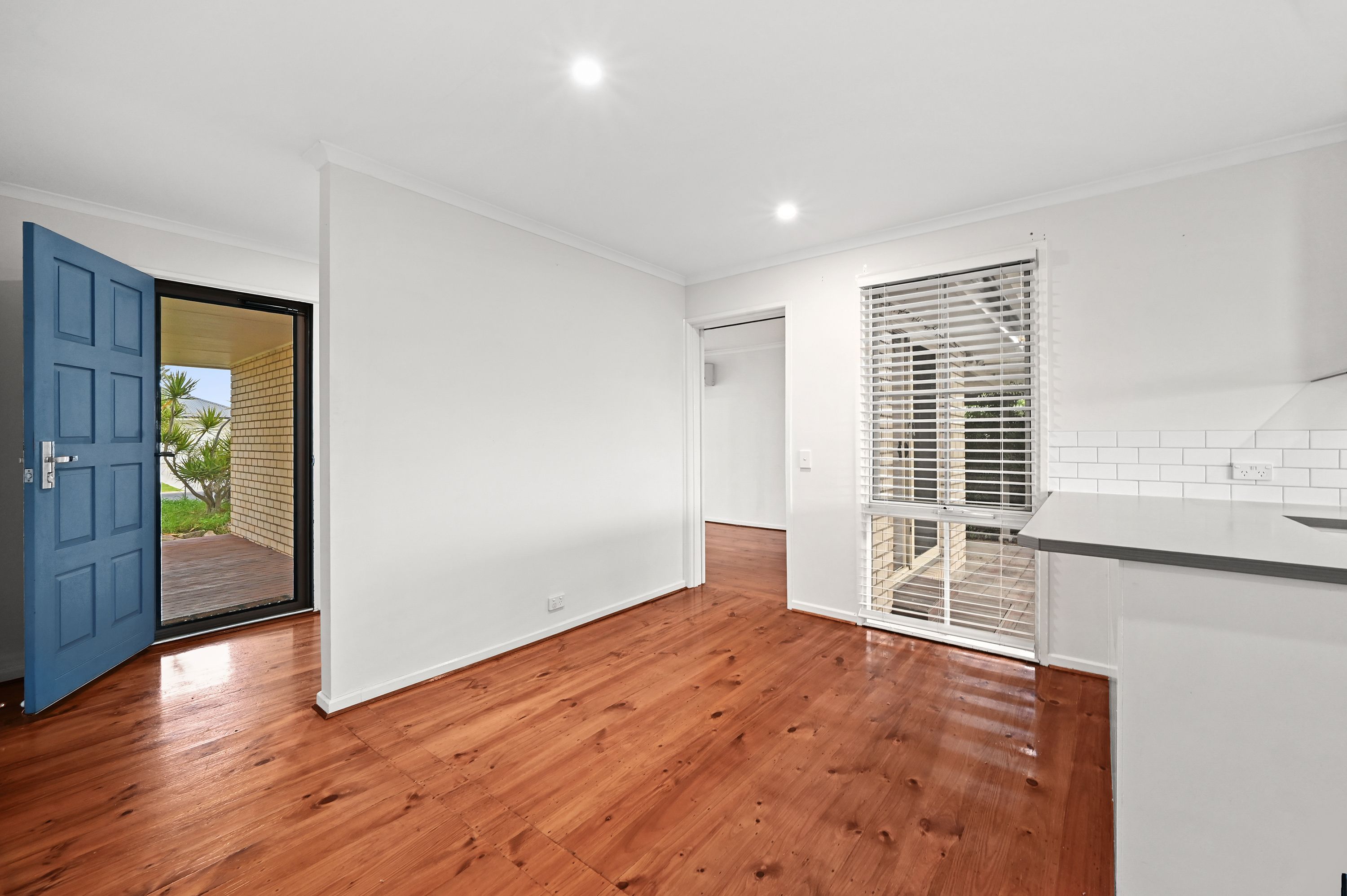33 Seaspray Avenue — photo 4 of 24