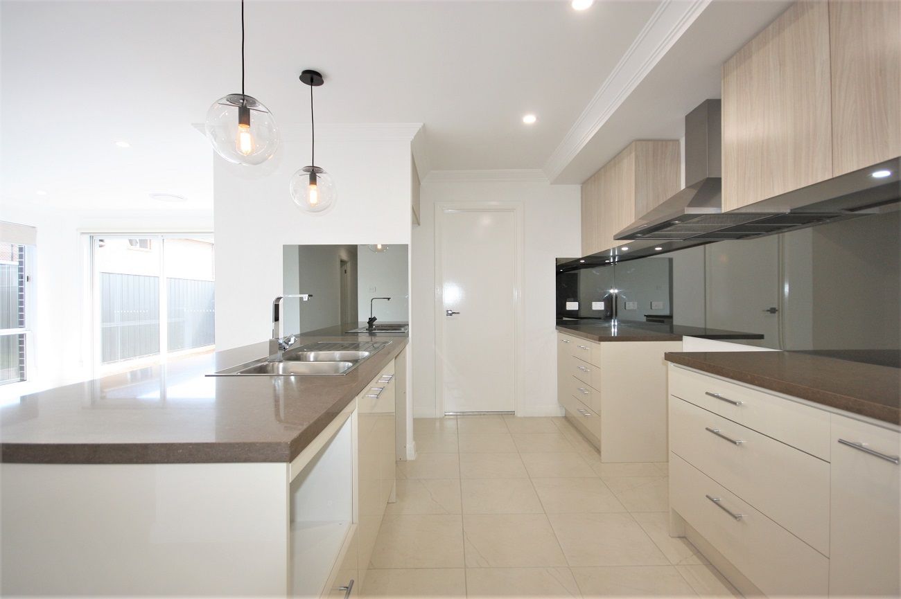 7 Minnamurra Drive, Gregory Hills, NSW 2557