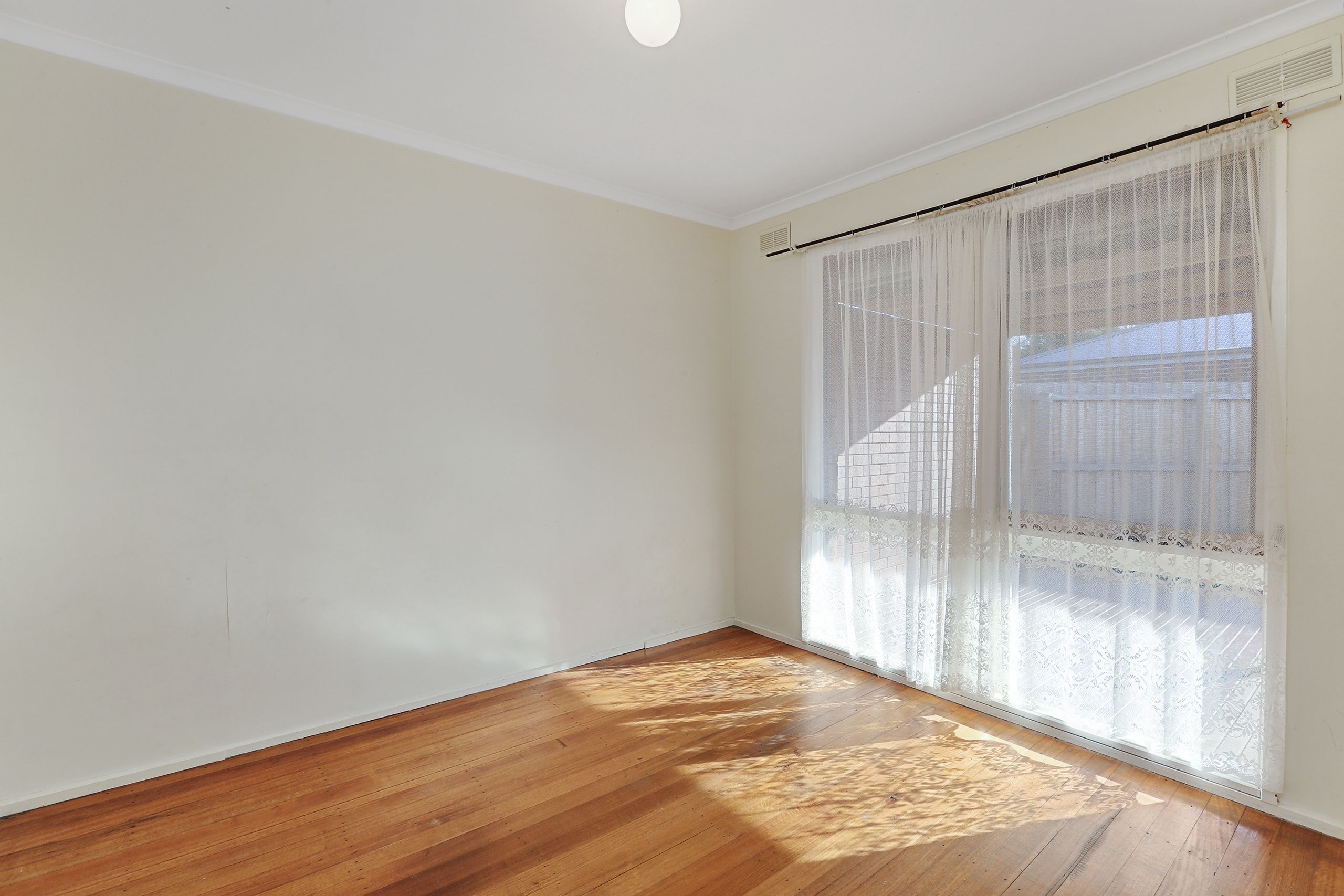 1/70 Smeaton Close — photo 7 of 11