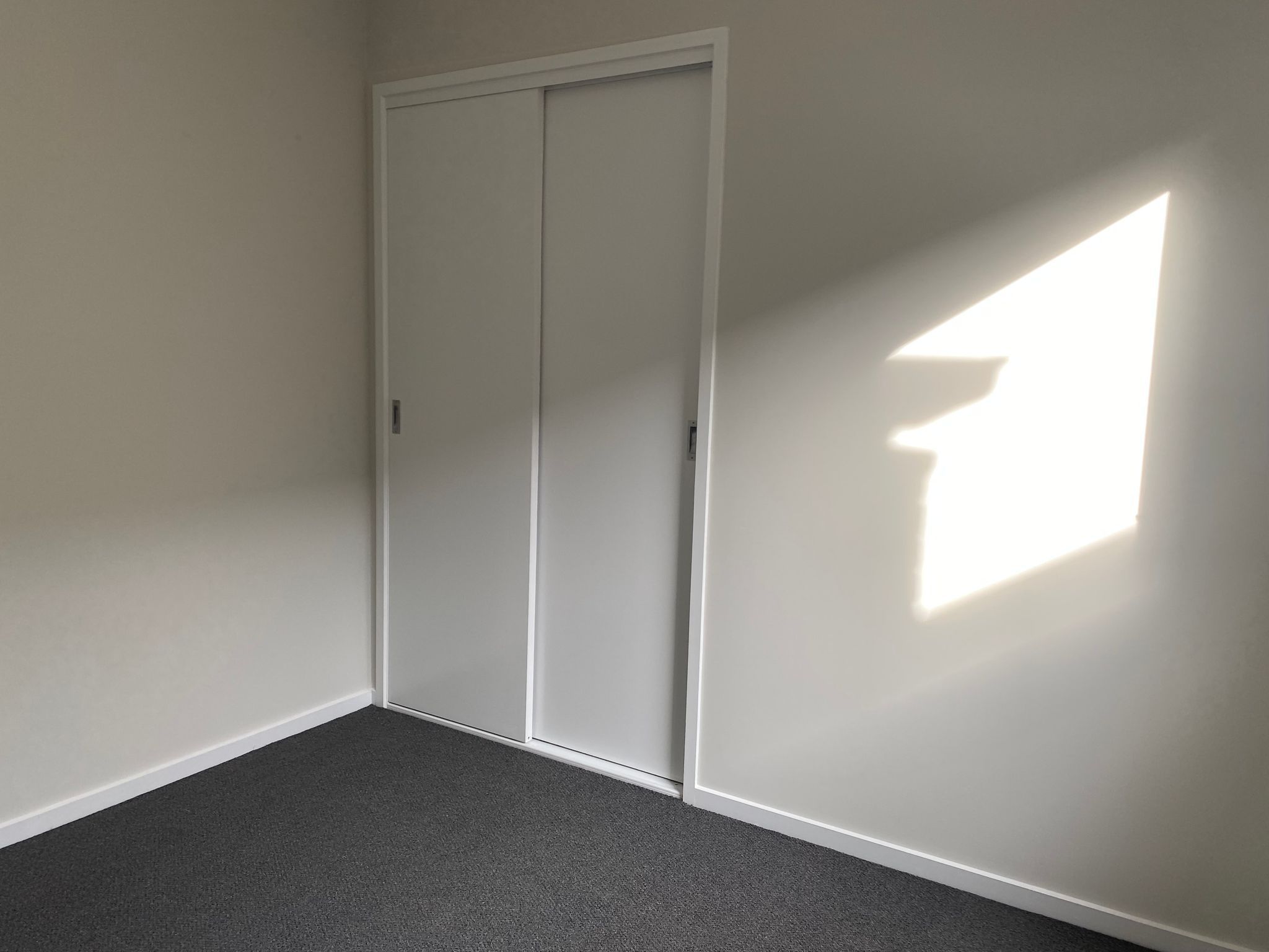 1/5 McLaren Street — photo 7 of 8
