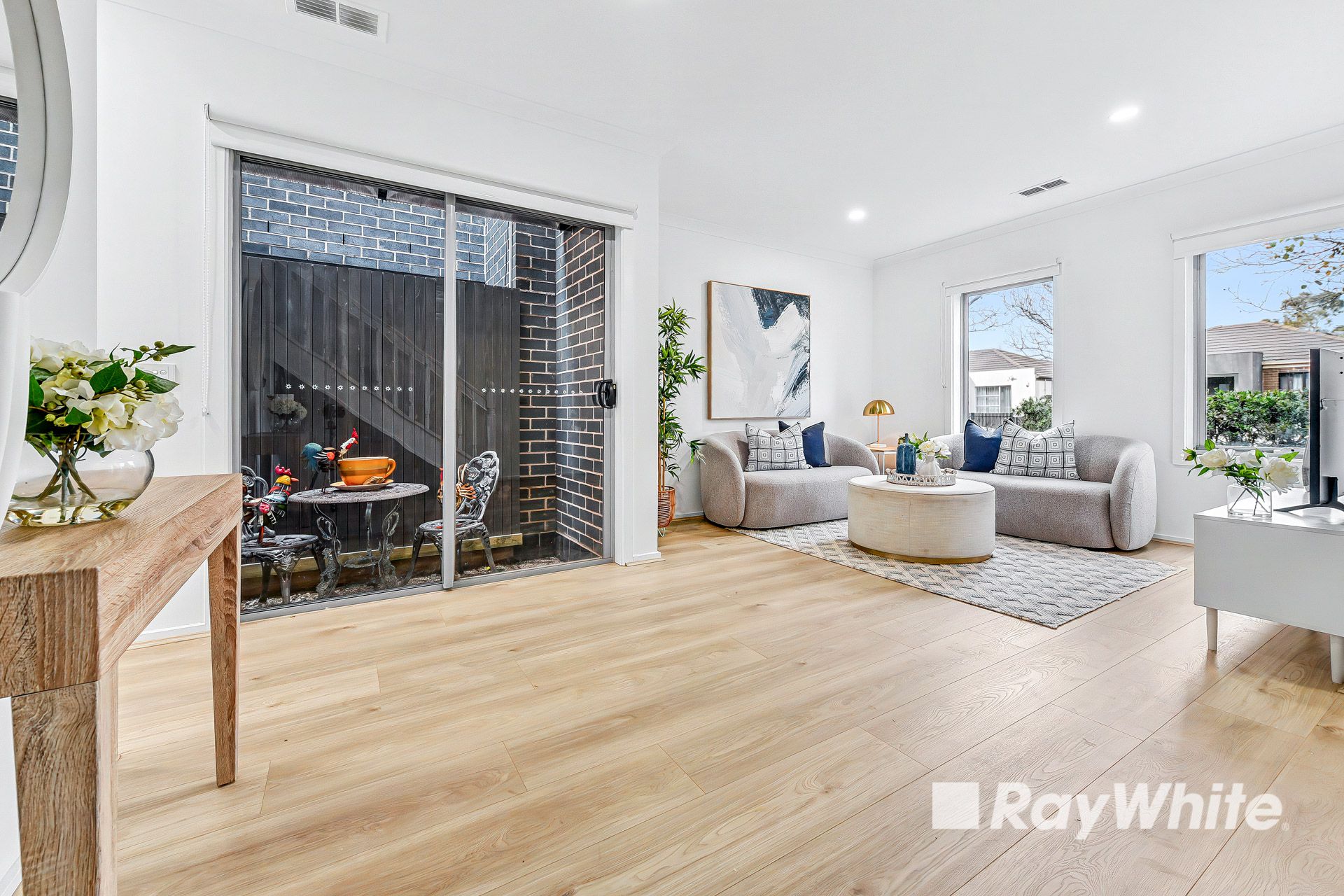 16 Everitt Street — photo 3 of 13
