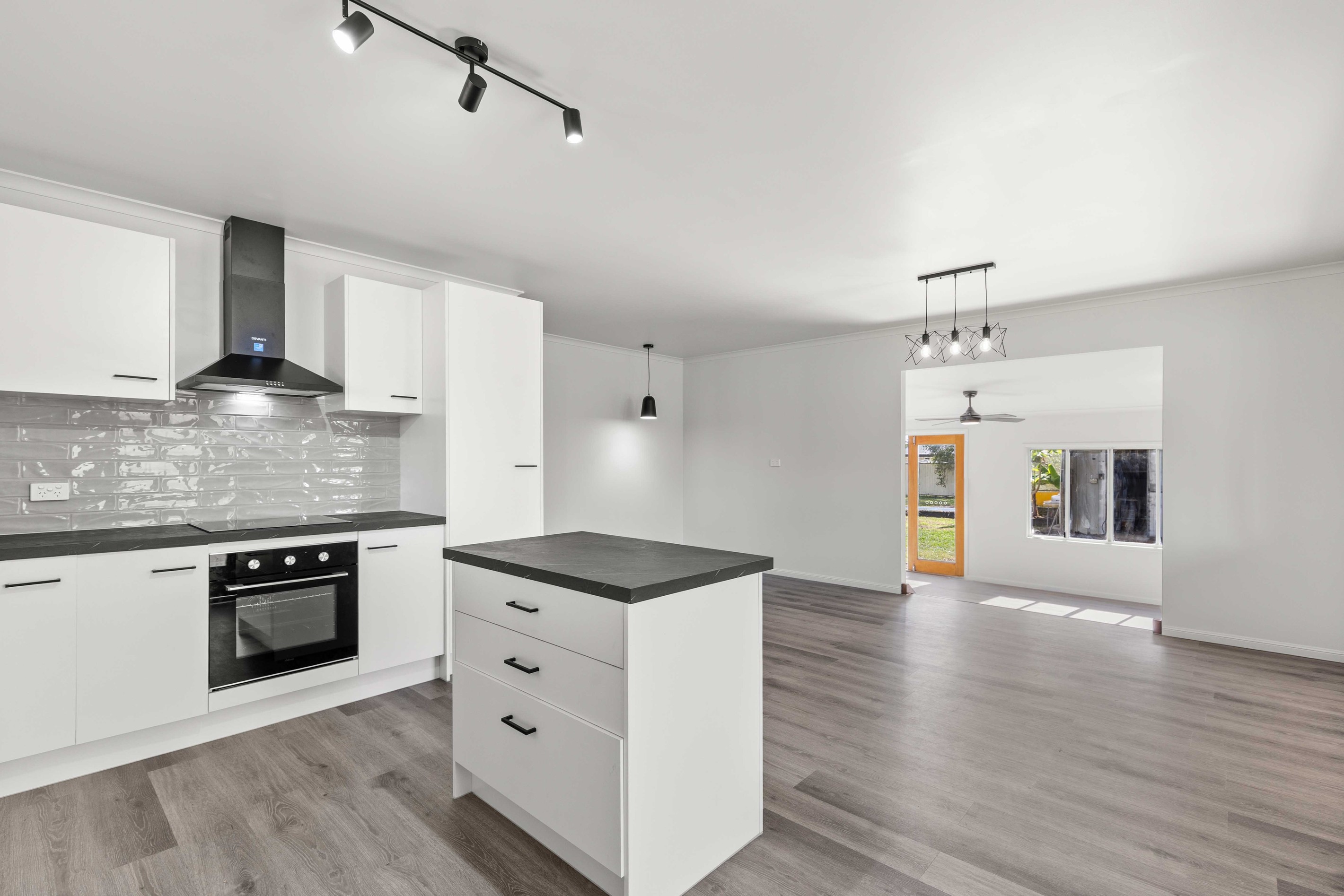 27 Woocoo Drive, Oakhurst, QLD 4650