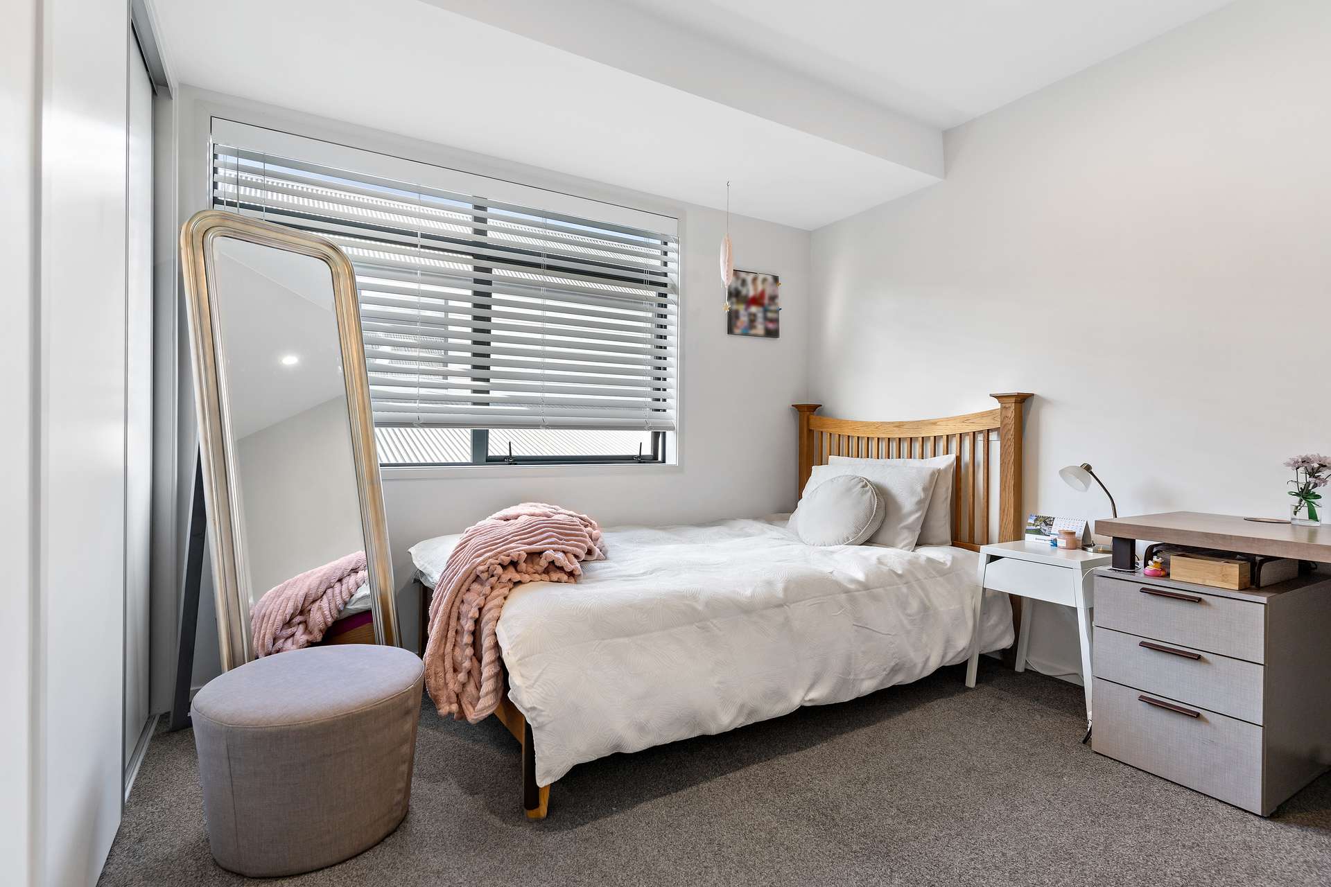 11B Castledine Crescent photo 9