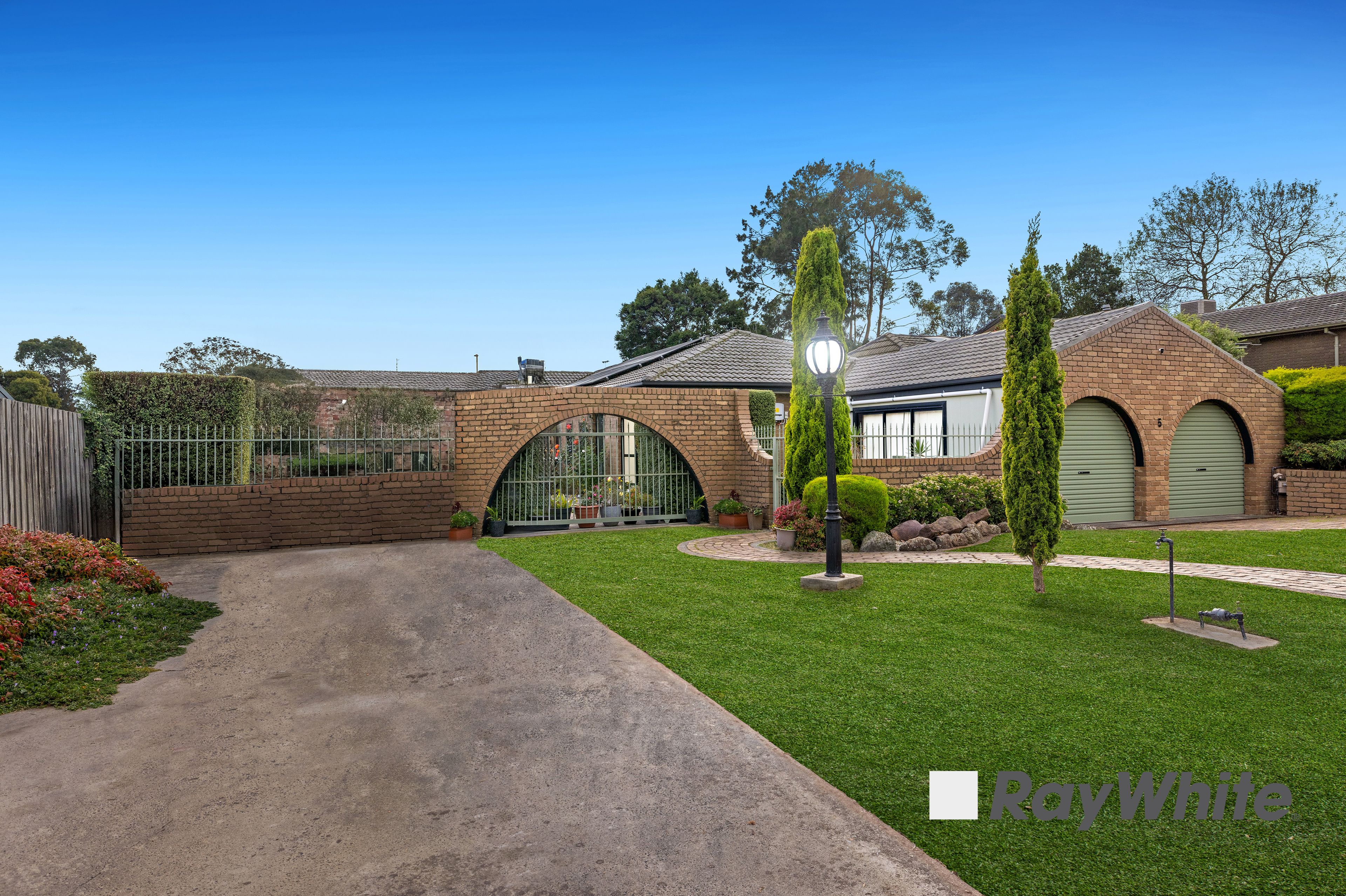 5 Rhyl Close, Endeavour Hills, VIC 3802