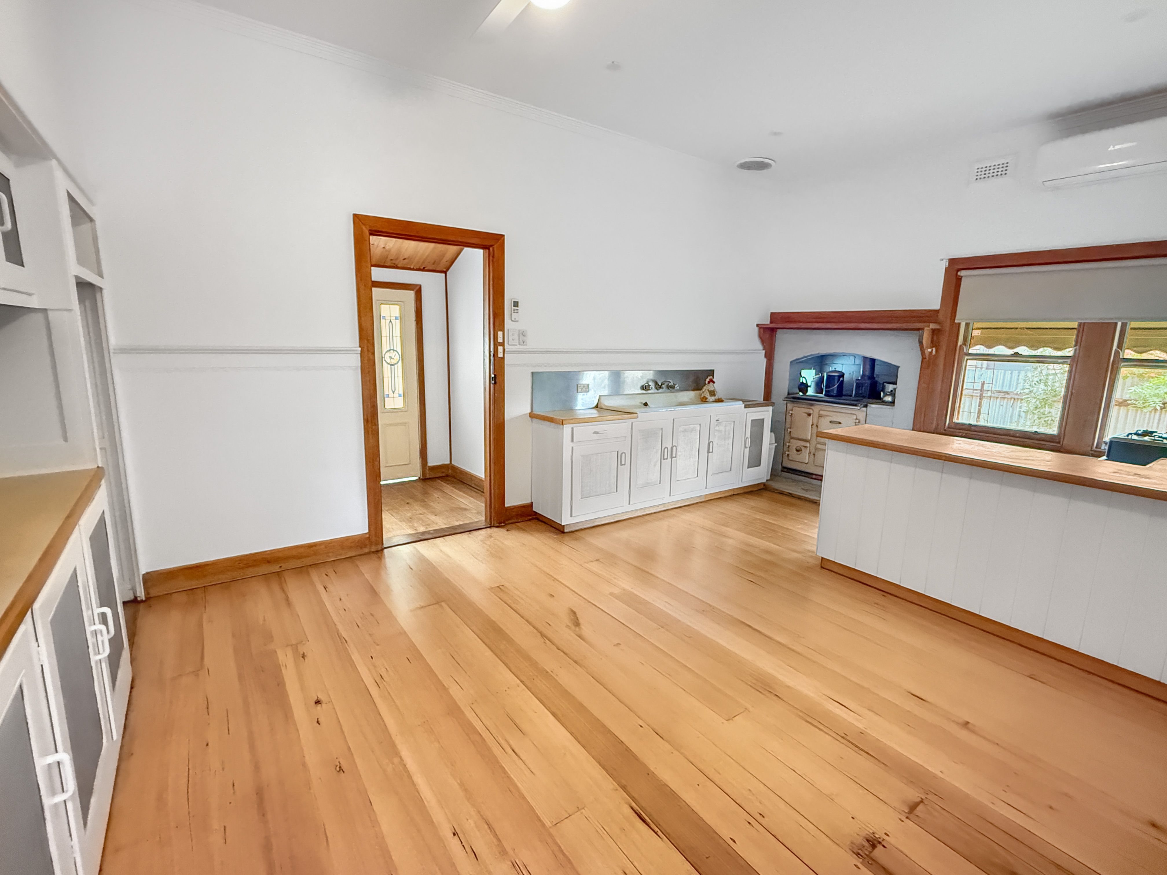 32 Brock Street — photo 3 of 9