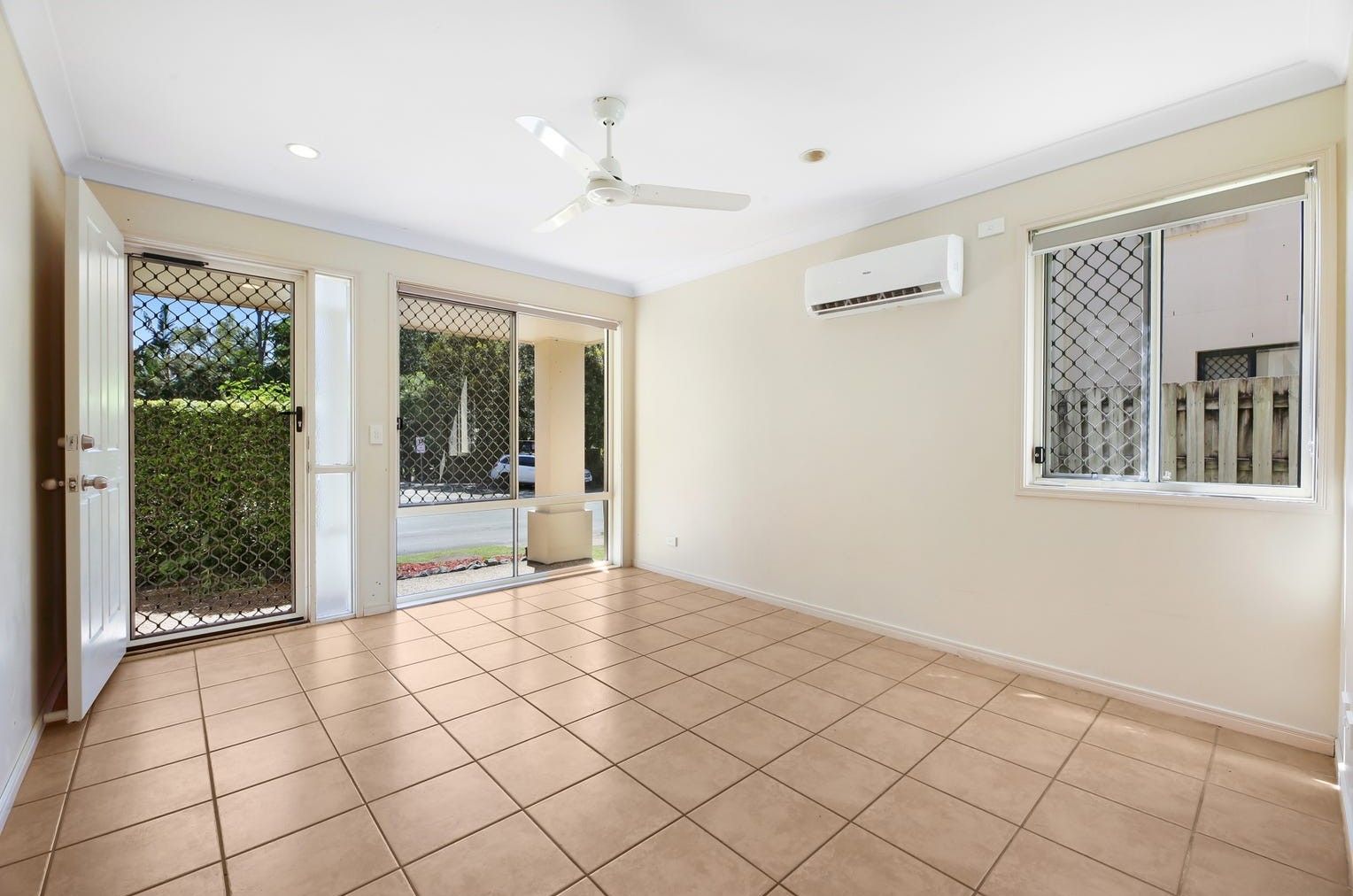 19/74 Universal Street, Pacific Pines, QLD 4211