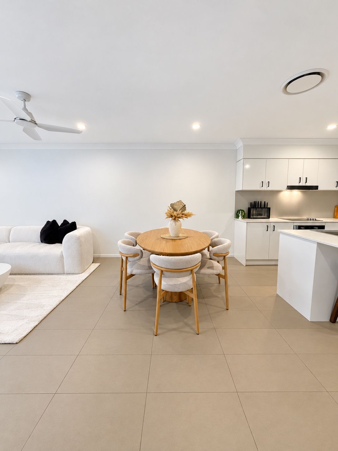 21/61 East Quay Drive — photo 4 of 20