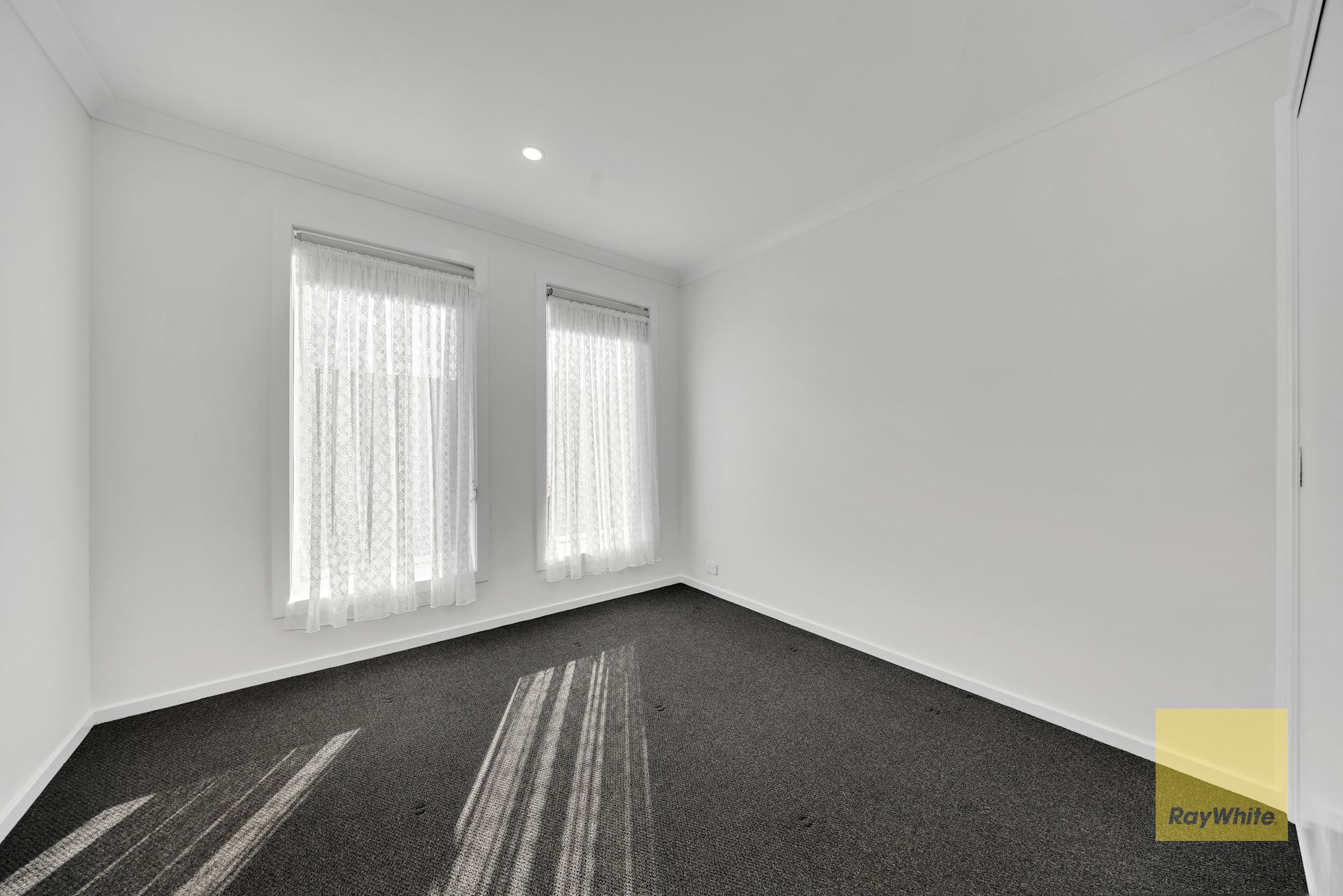 21 Rodway Walk — photo 13 of 16