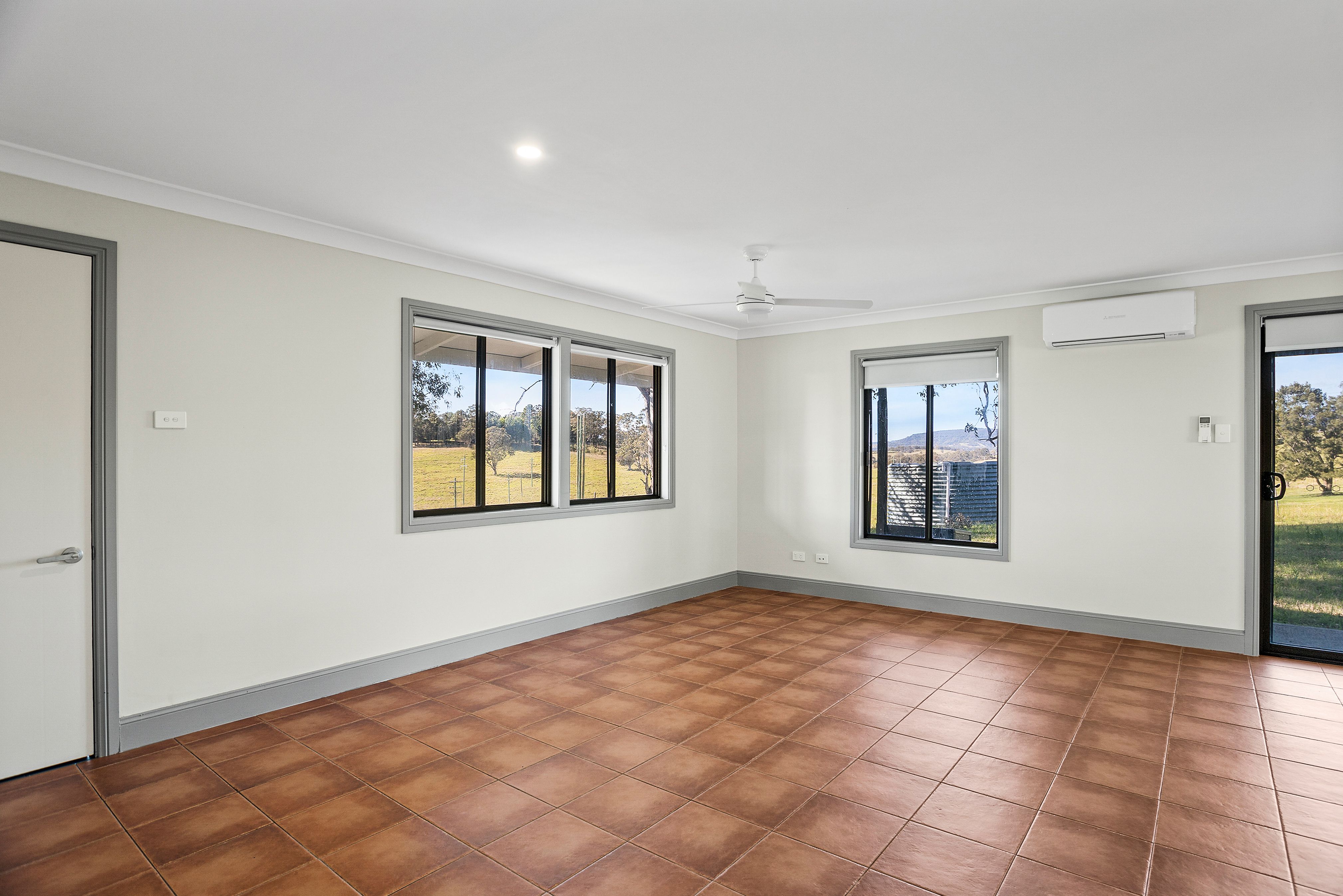 253 Avondale Road — photo 3 of 5