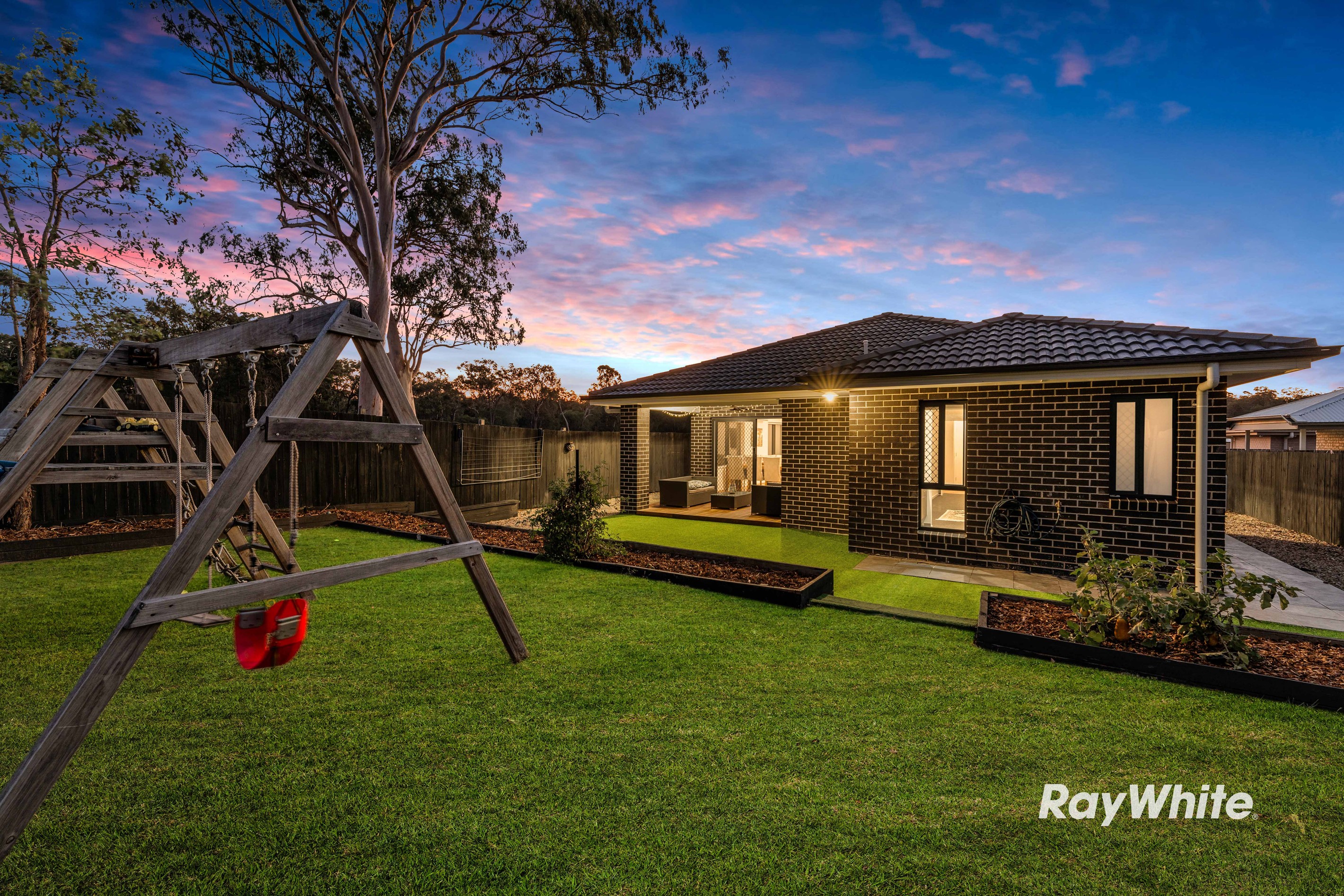 50 Mount Huntley Street, Park Ridge, QLD 4125