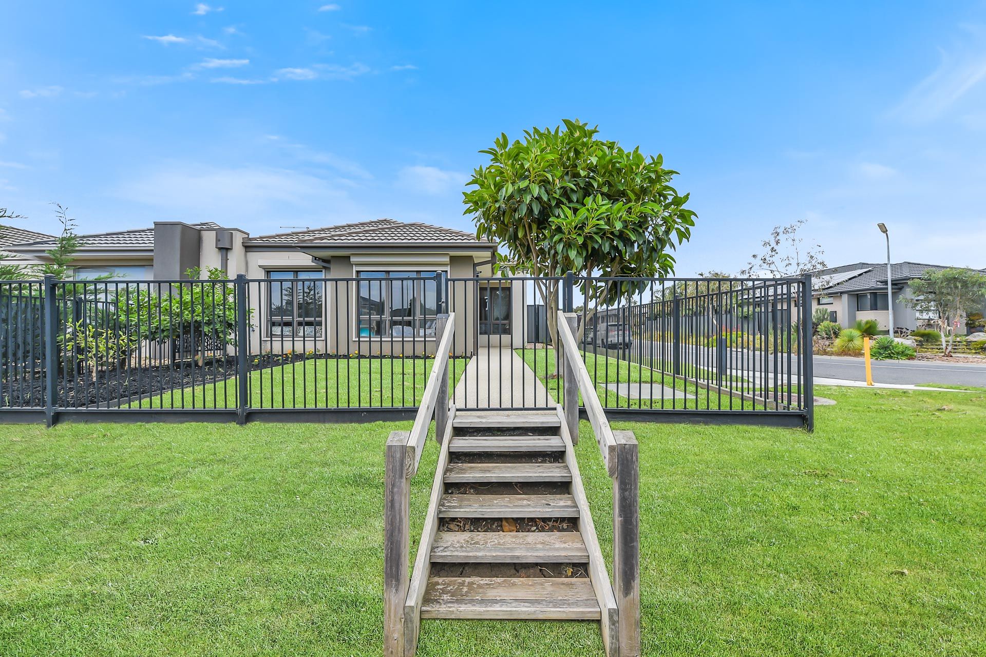 1 Comtois Lane, Clyde North, VIC 3978