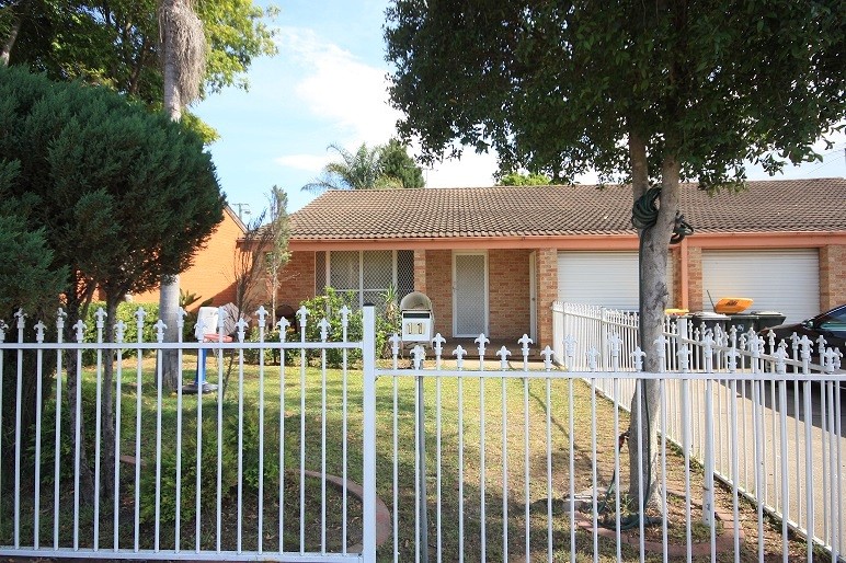 11 Victoria Road, Macquarie Fields, NSW 2564