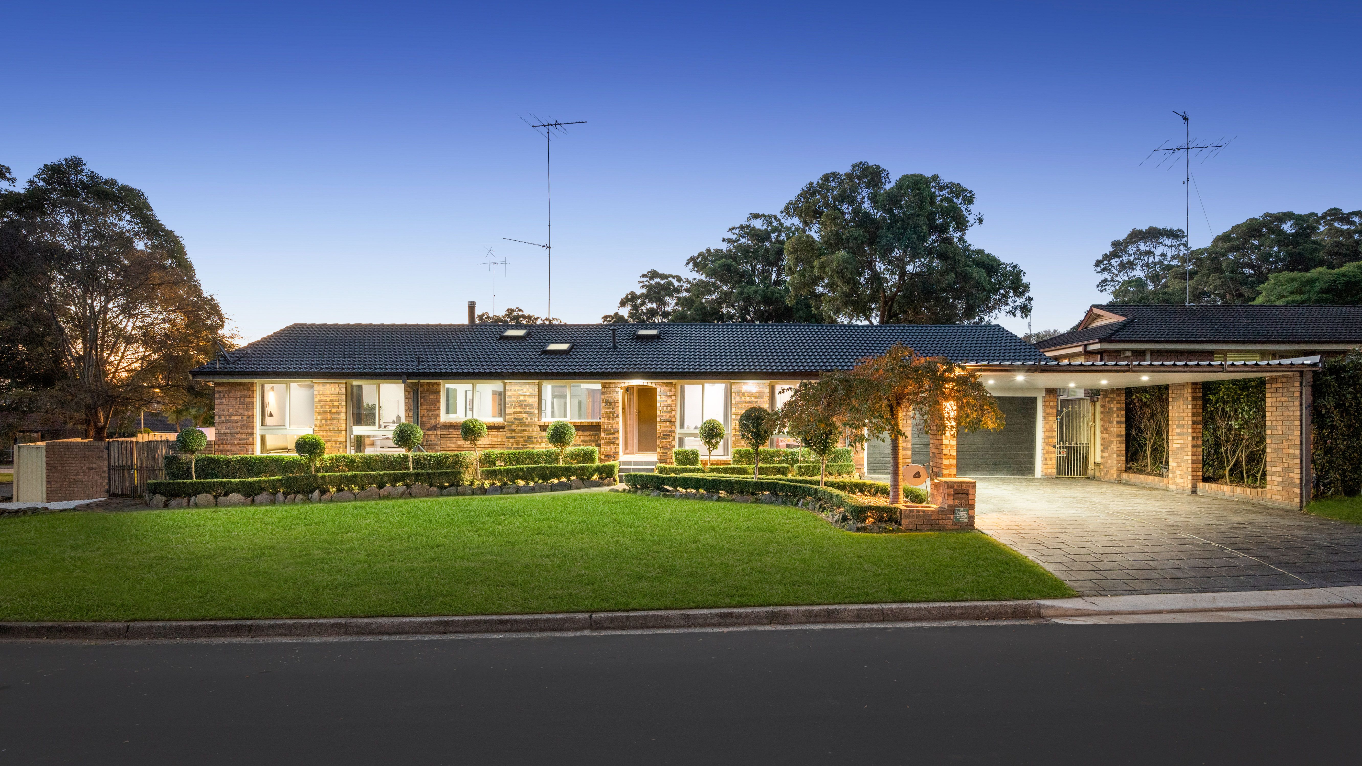 36 Pinaroo Crescent, Bradbury NSW 2560