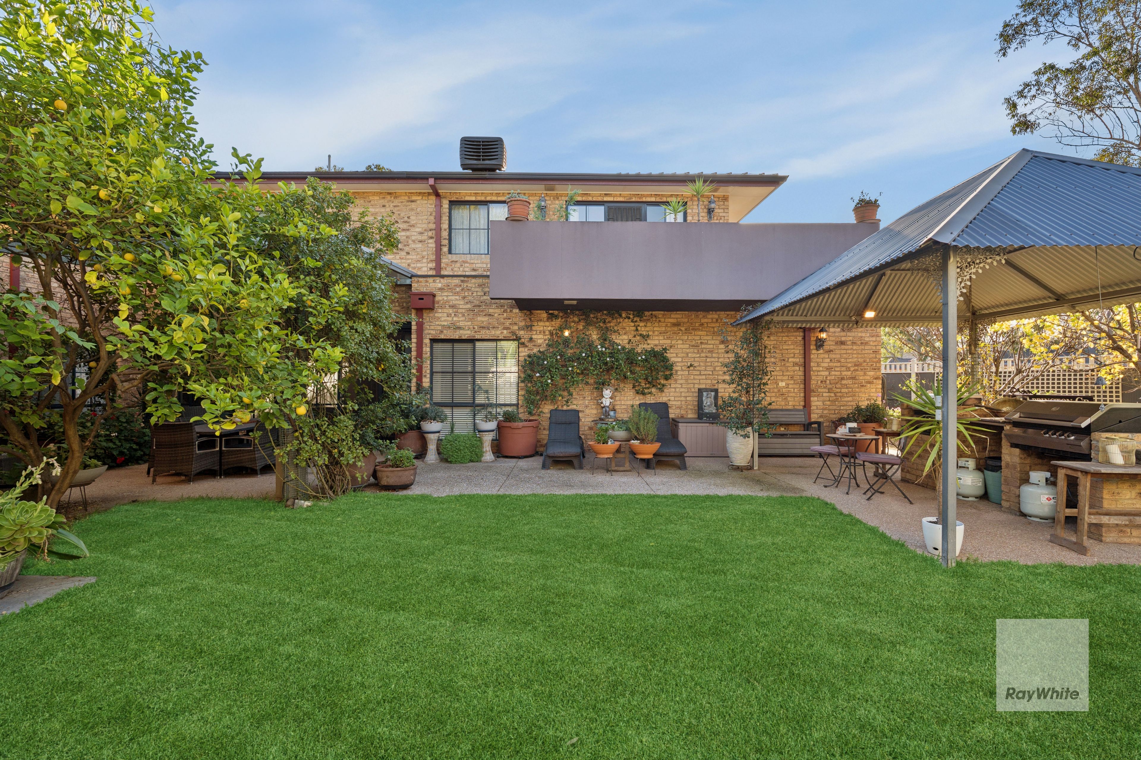 39 Abbington Crescent — photo 15 of 20