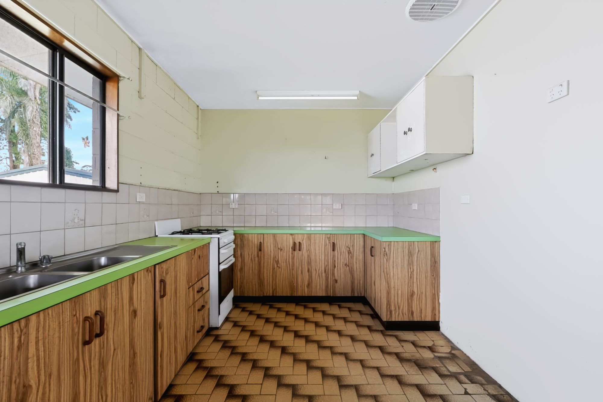 15 Kruckow Street — photo 8 of 22