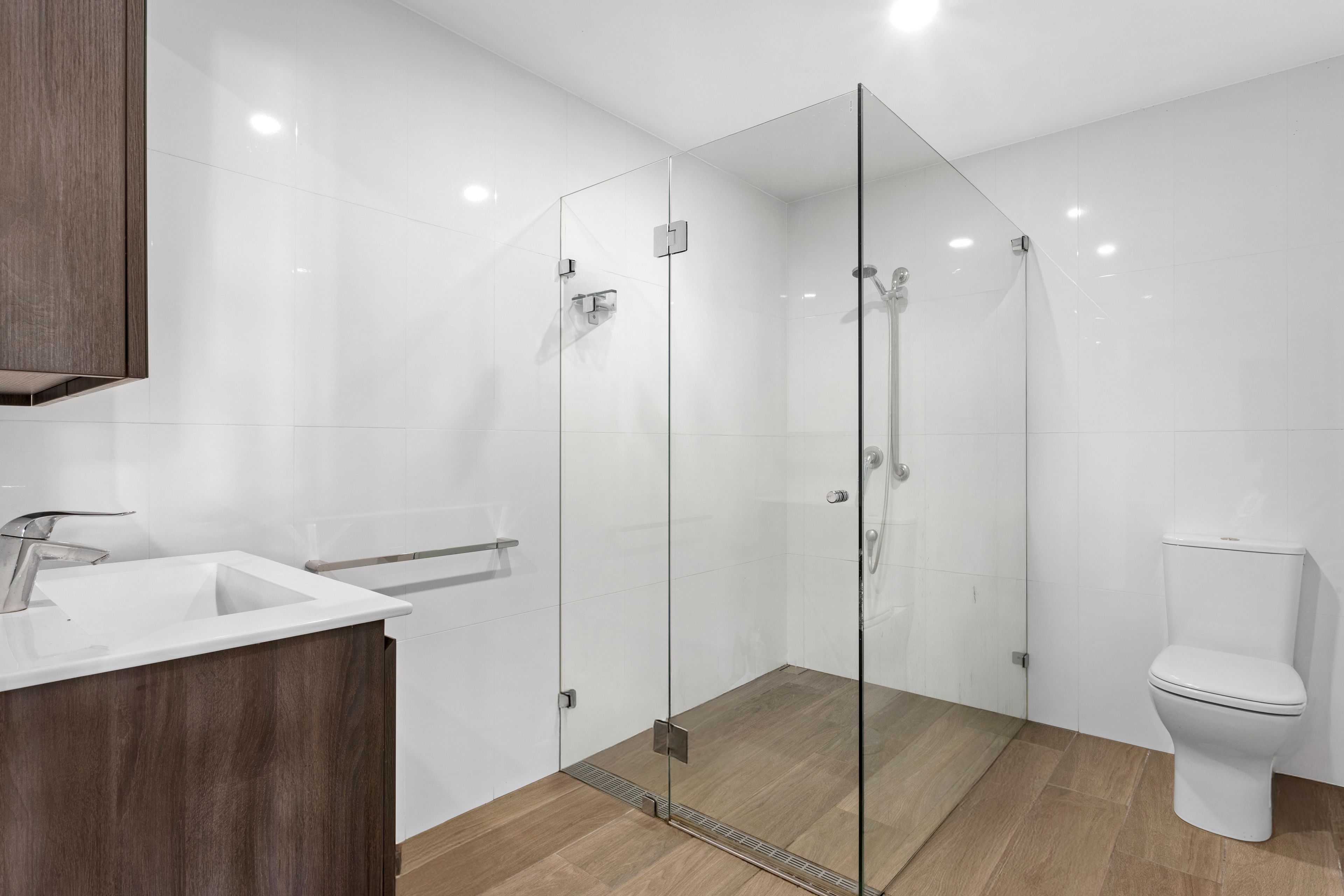 128/121C Jerralong Drive — photo 8 of 13