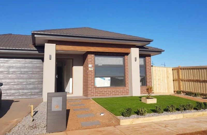 75 Wingfield Drive, THORNHILL PARK, VIC 3335