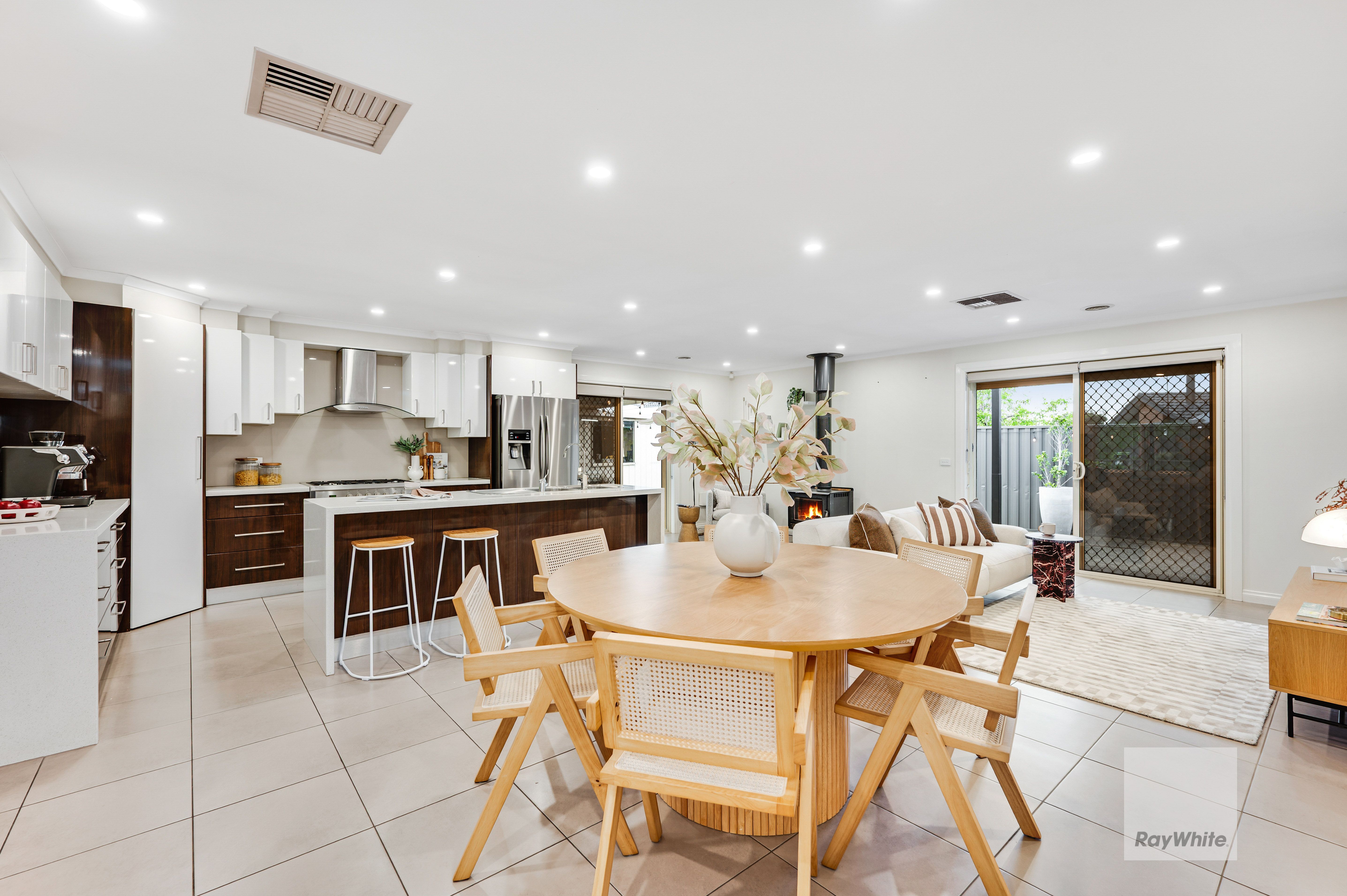 6 Sutton Close — photo 11 of 30